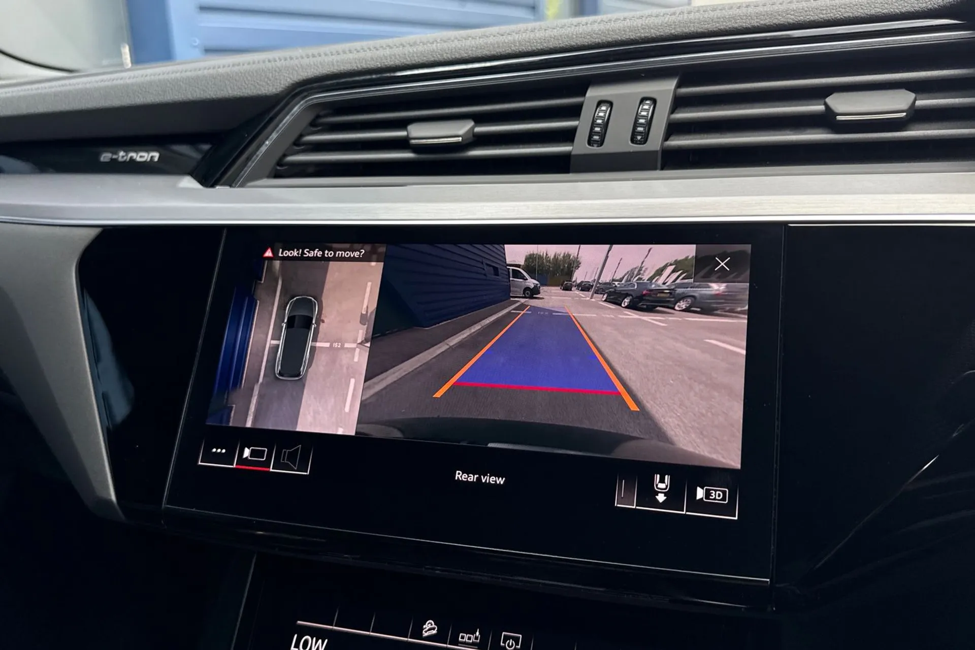 Audi e-tron thumbnail image number 23