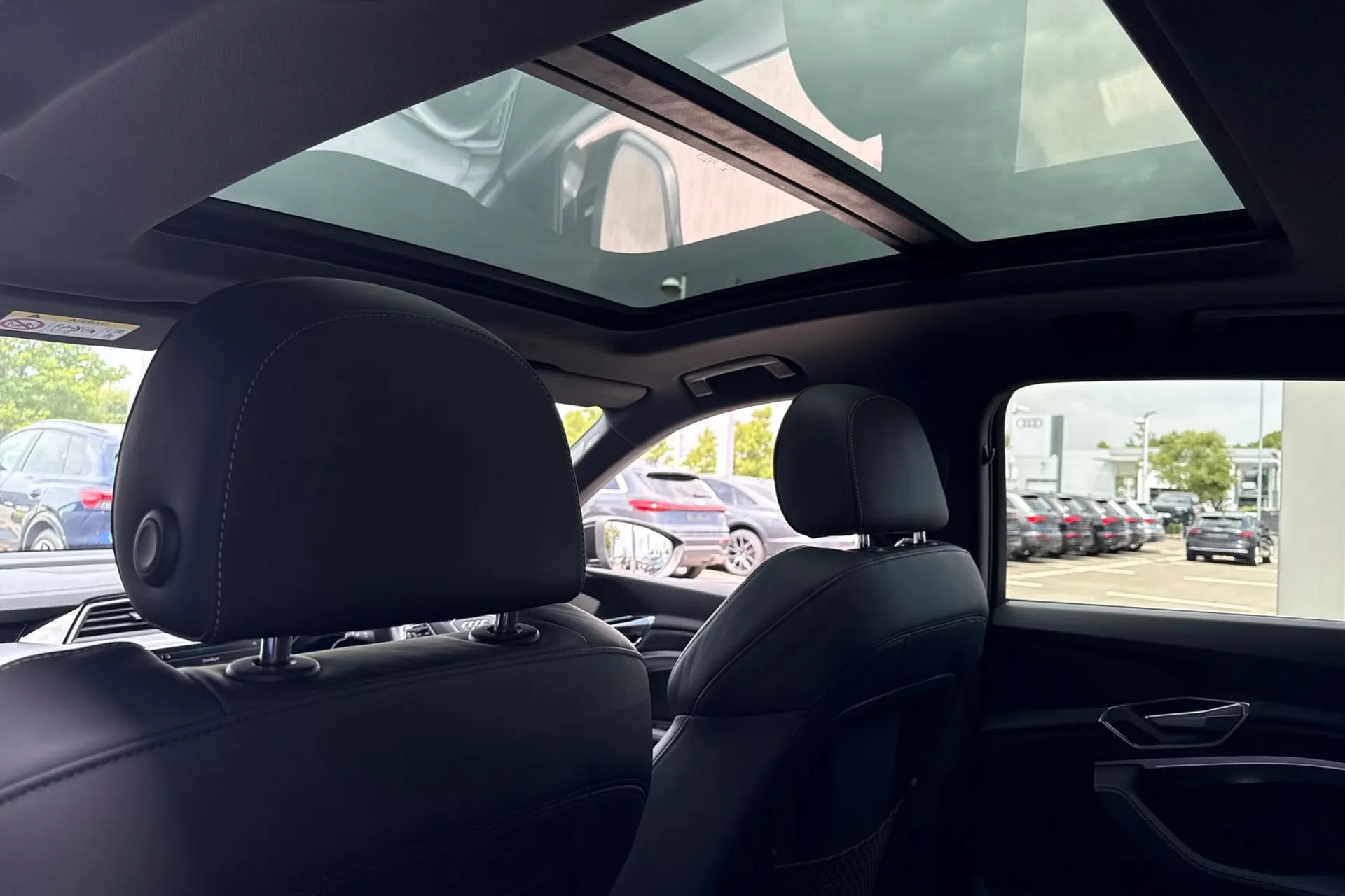 Audi e-tron thumbnail image number 16