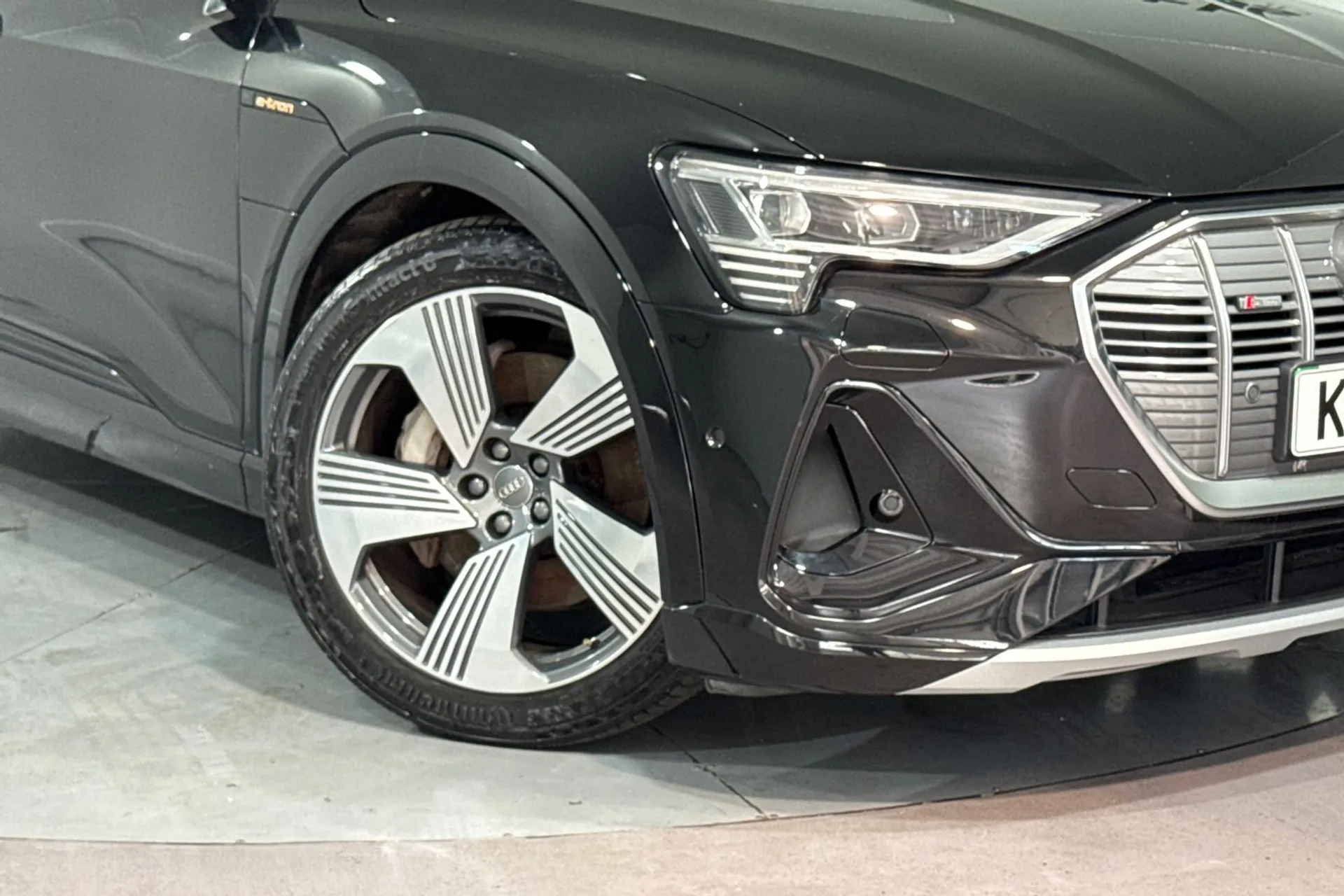Audi e-tron thumbnail image number 9