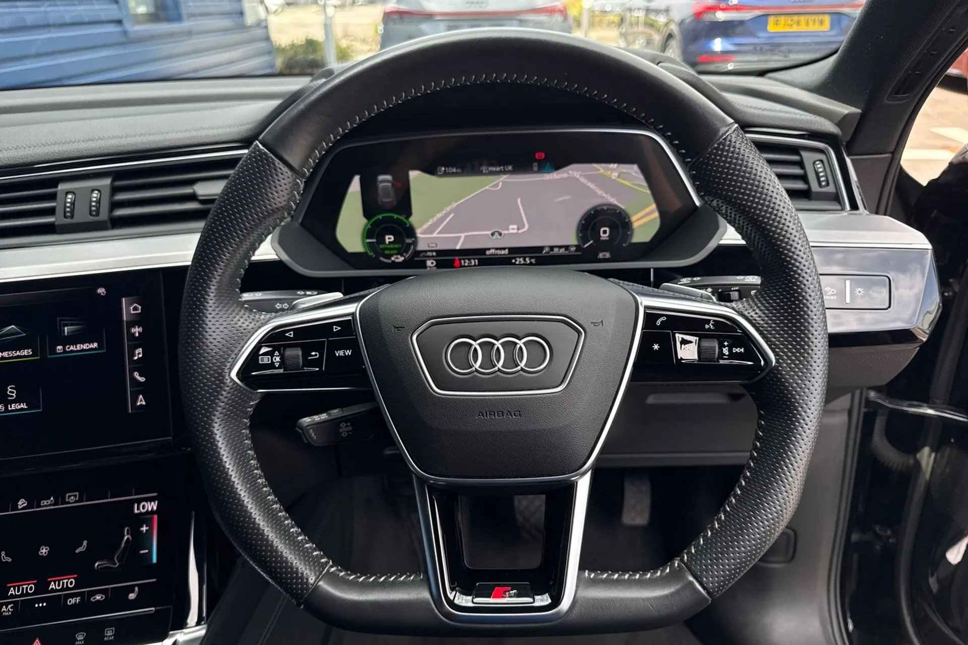 Audi e-tron thumbnail image number 40