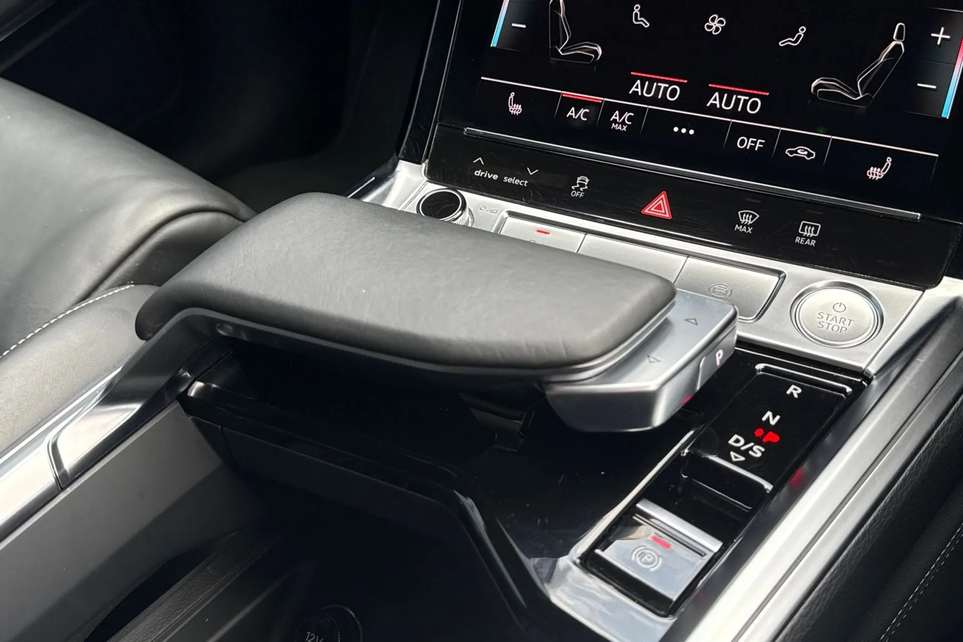 Audi e-tron thumbnail image number 50