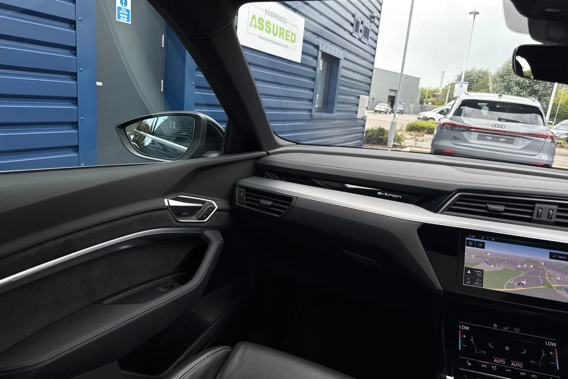 Audi e-tron thumbnail image number 37