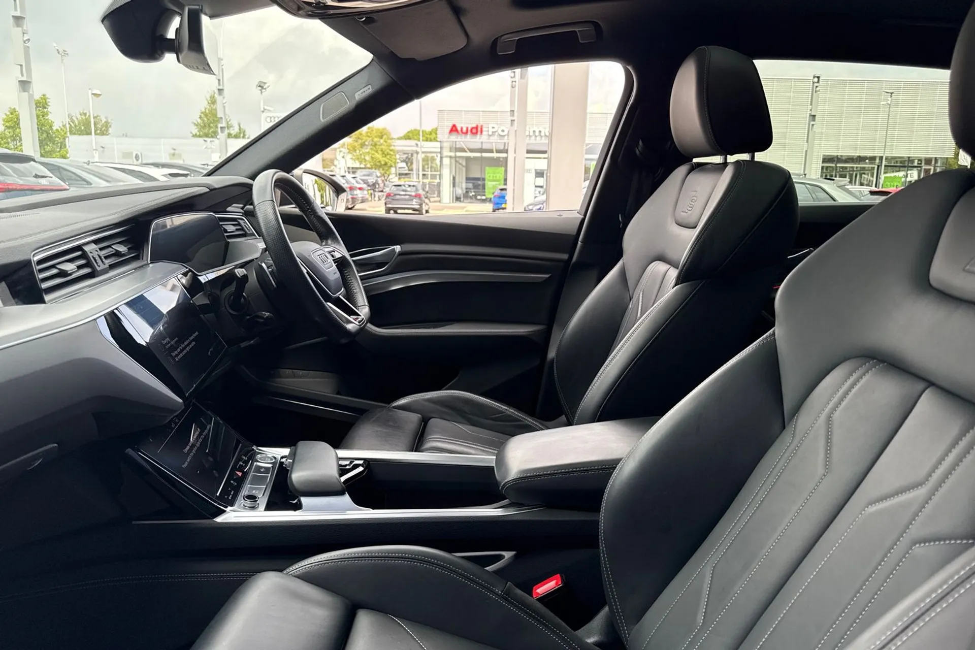 Audi e-tron thumbnail image number 31