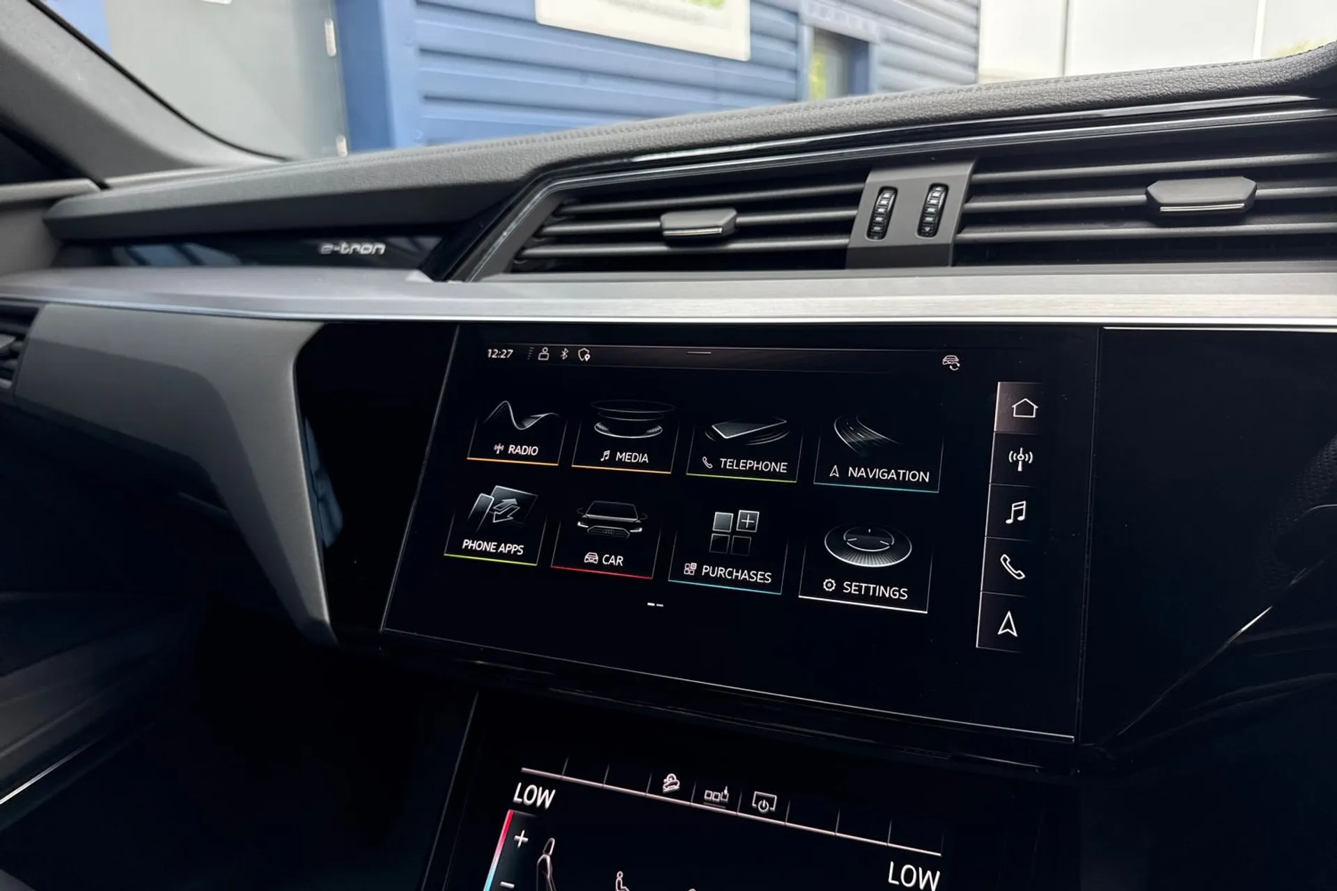 Audi e-tron thumbnail image number 25