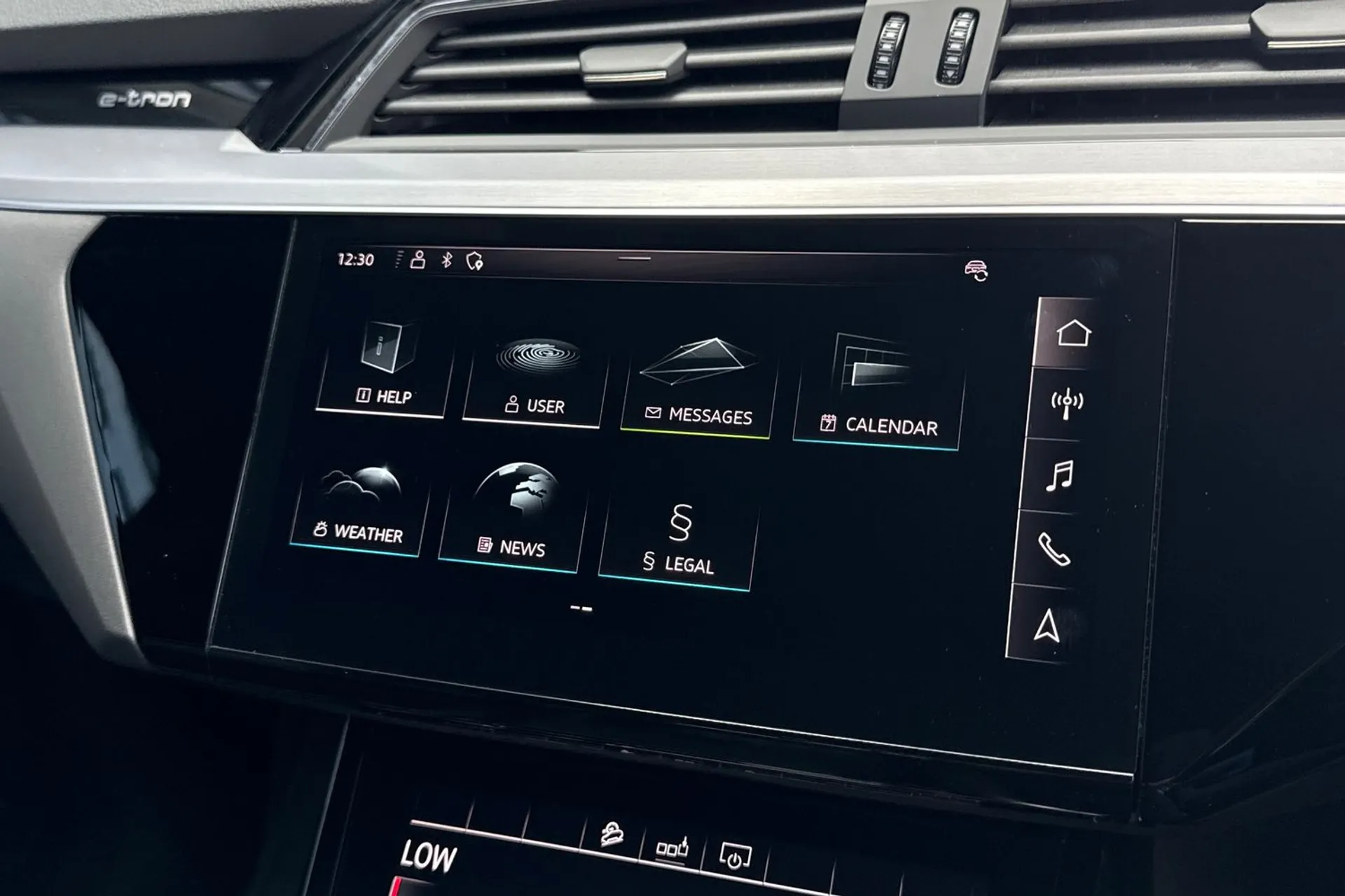 Audi e-tron thumbnail image number 38