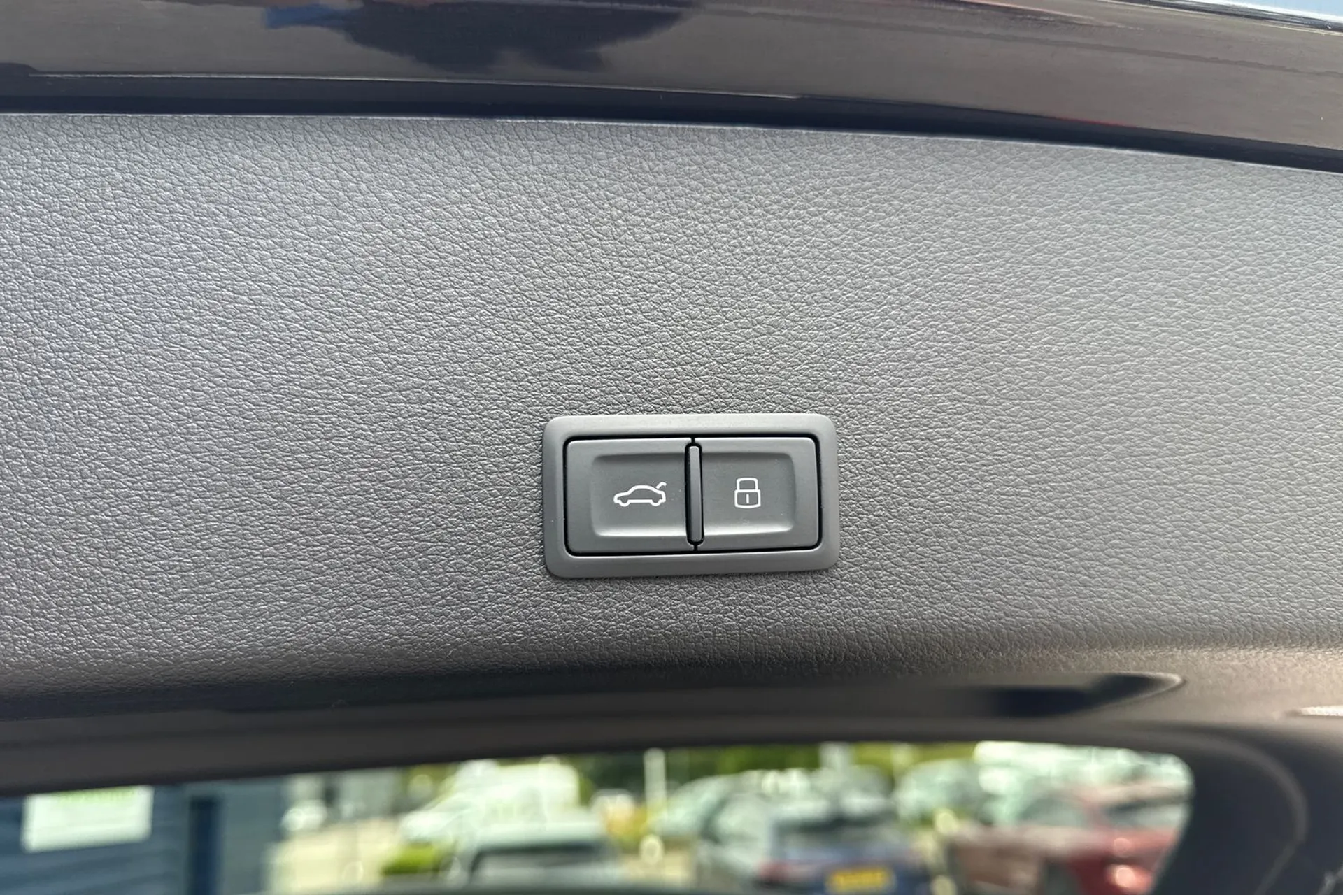 Audi e-tron thumbnail image number 19