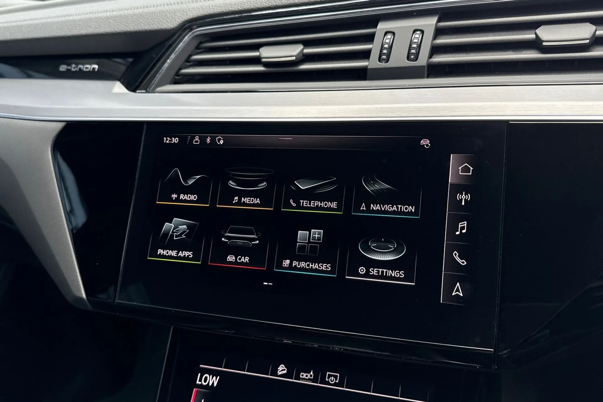 Audi e-tron thumbnail image number 41
