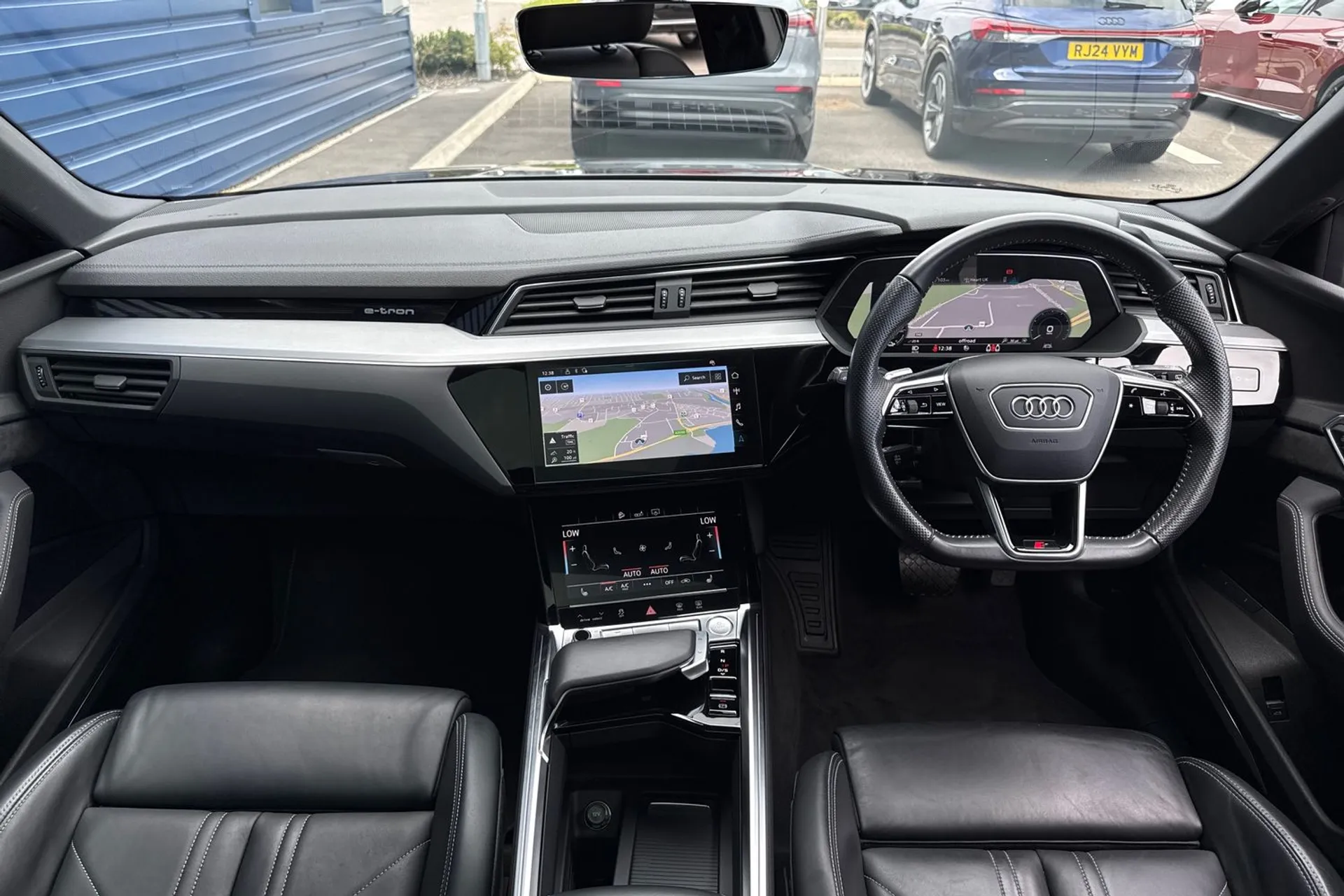 Audi e-tron thumbnail image number 3