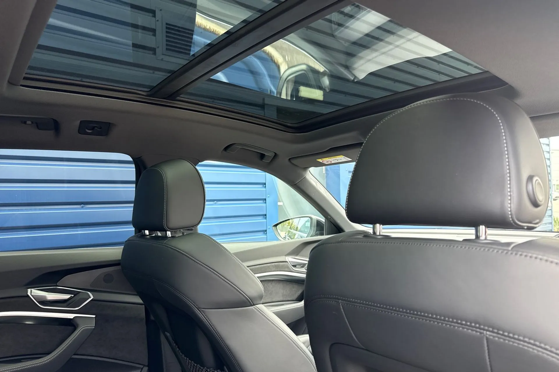 Audi e-tron thumbnail image number 24