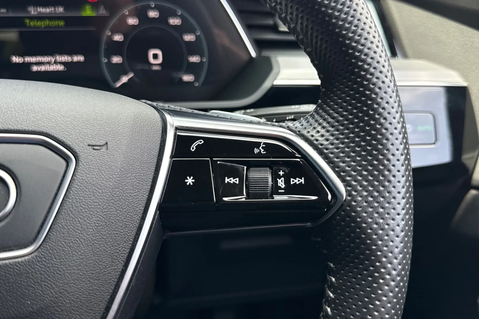 Audi e-tron thumbnail image number 45