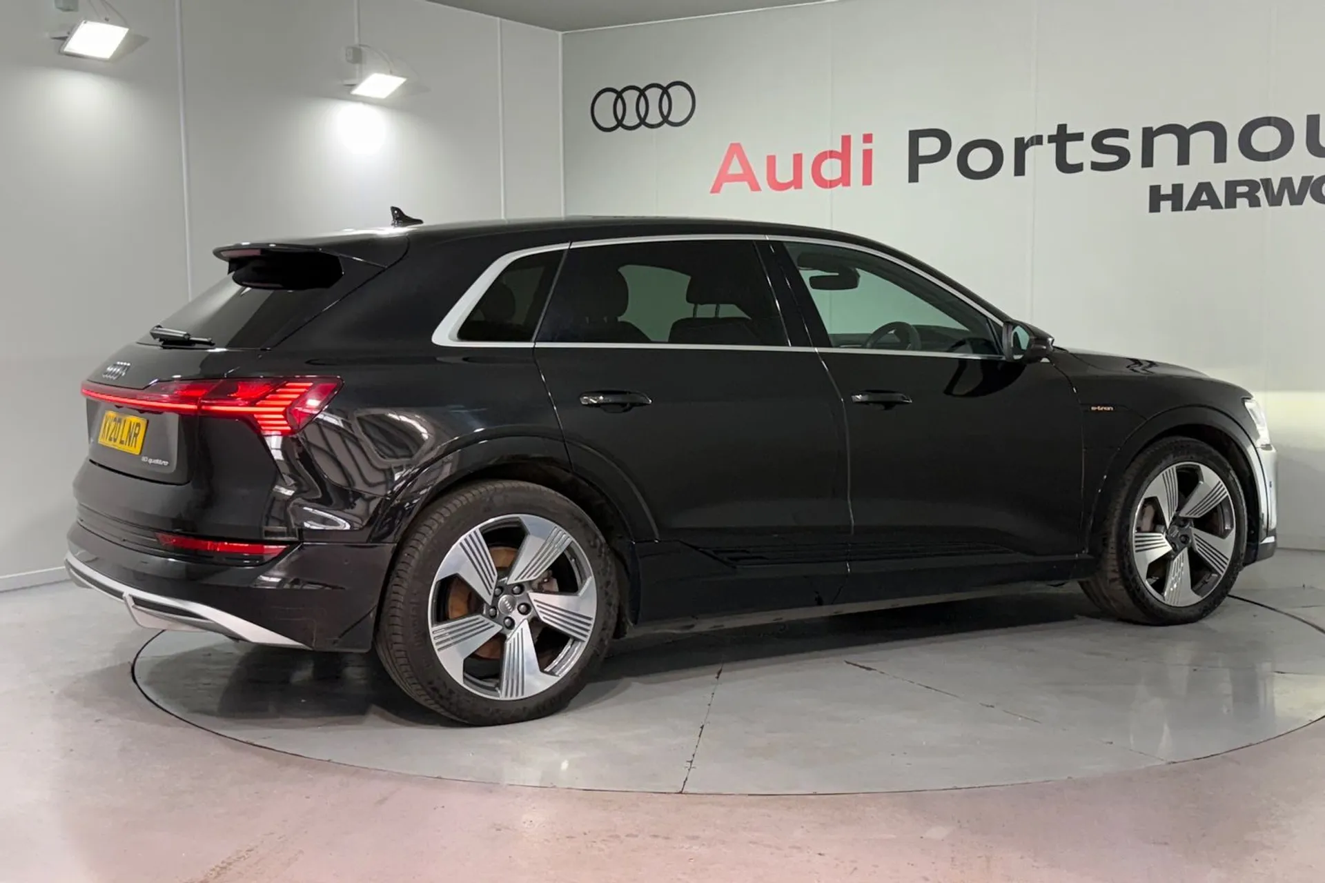 Audi e-tron thumbnail image number 10