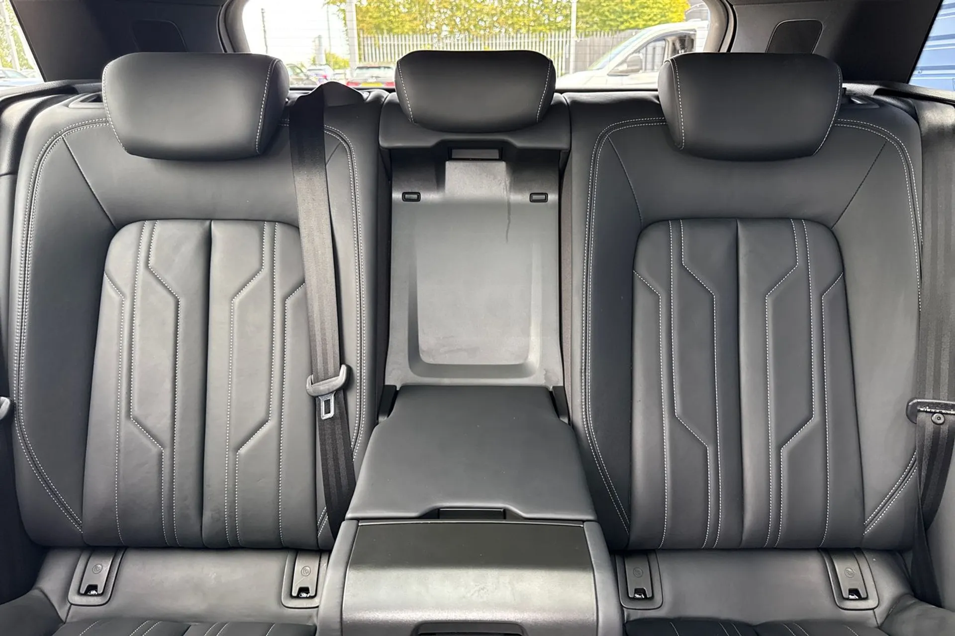 Audi e-tron thumbnail image number 35