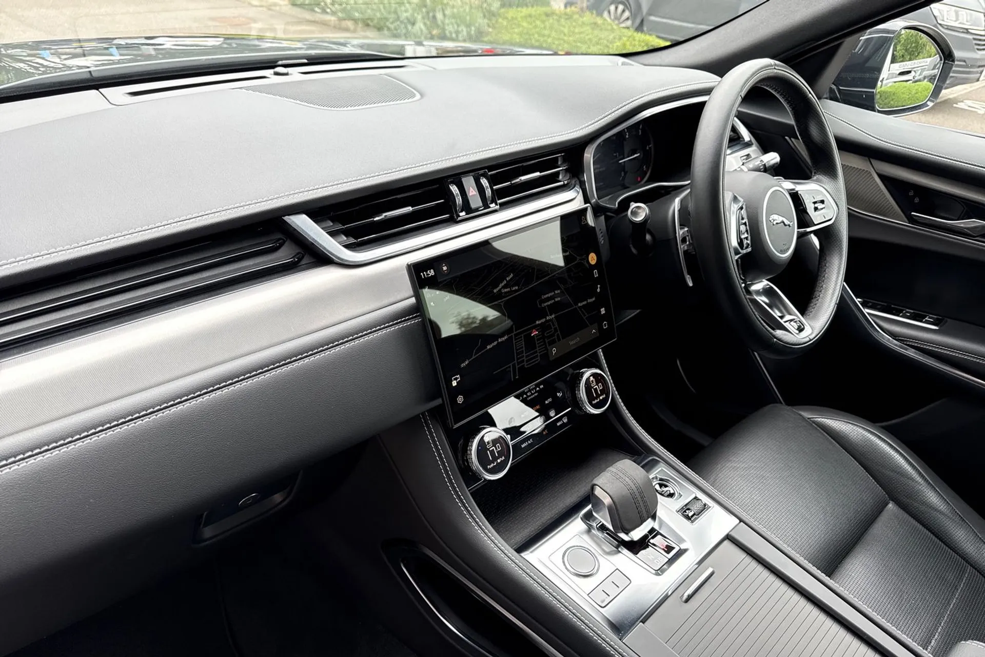 Jaguar F-Pace thumbnail image number 44