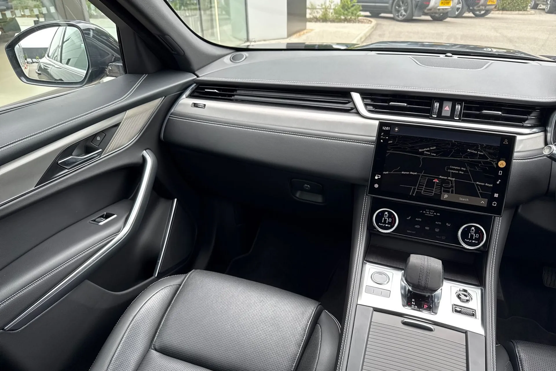 Jaguar F-Pace thumbnail image number 18