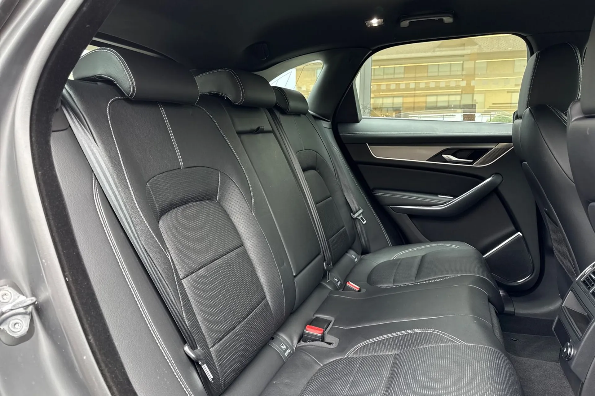 Jaguar F-Pace thumbnail image number 37