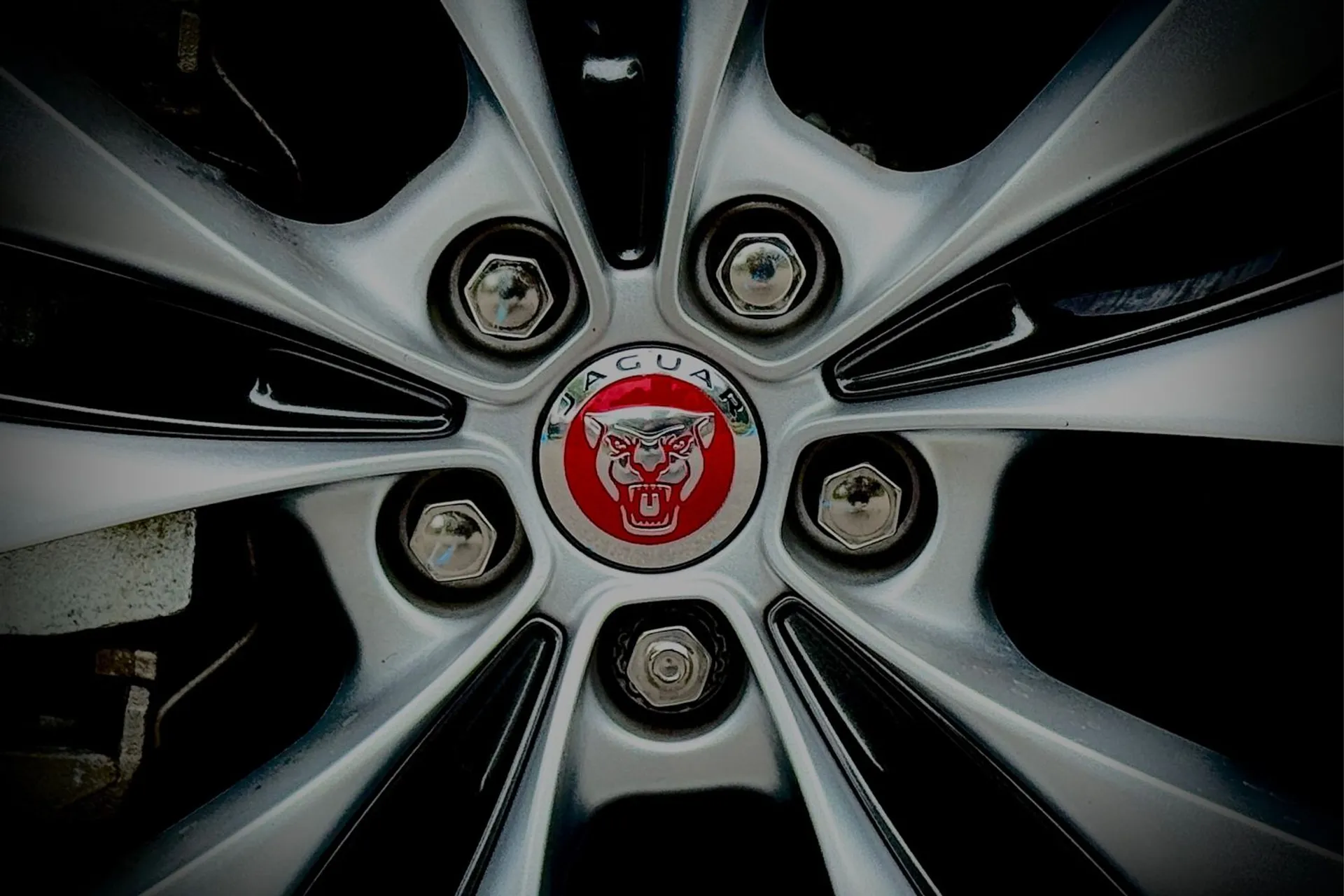 Jaguar F-Pace thumbnail image number 16