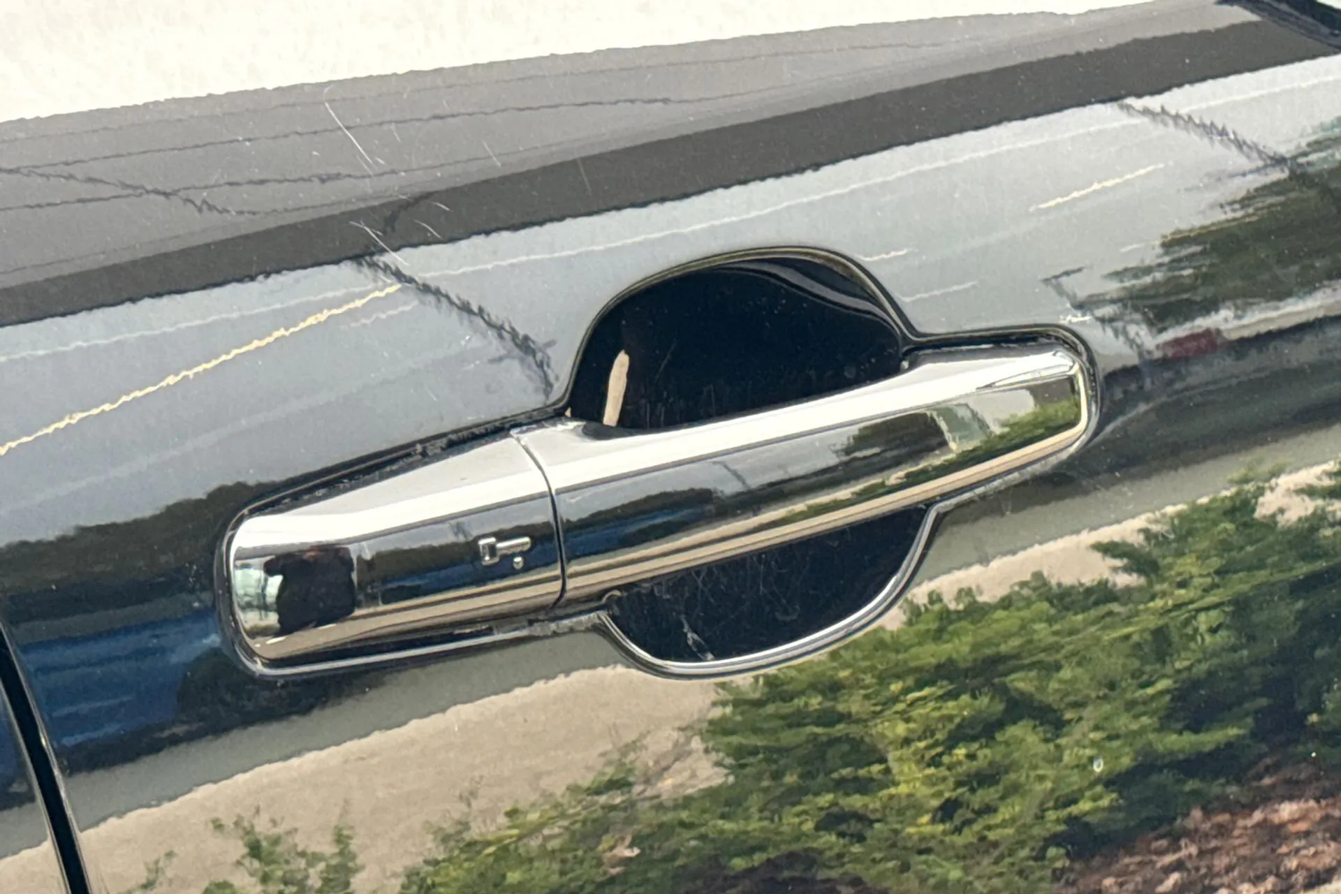 Jaguar F-Pace thumbnail image number 32