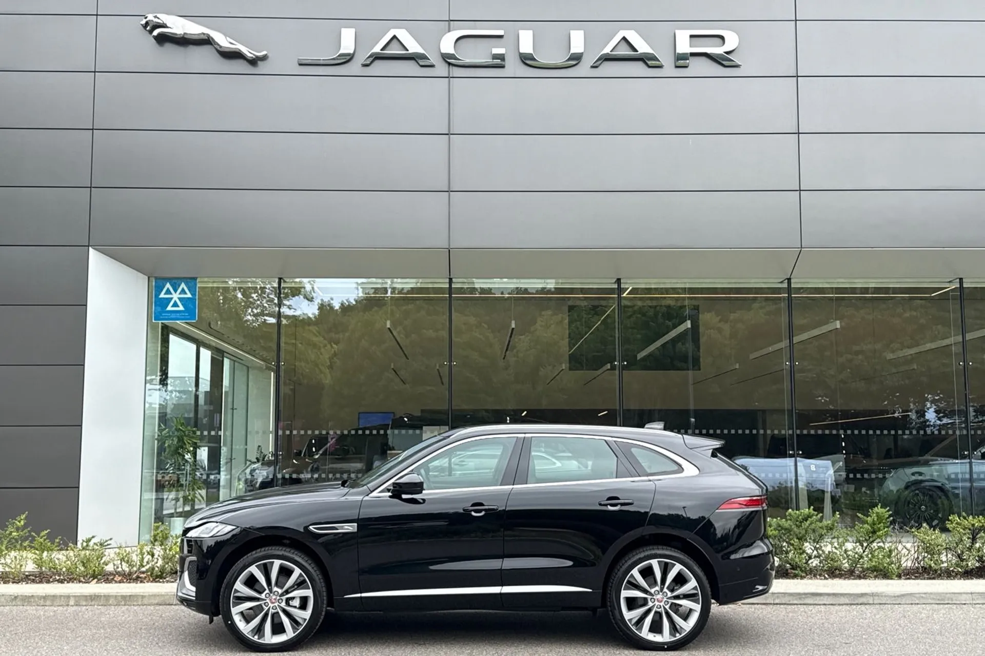 Jaguar F-Pace thumbnail image number 8