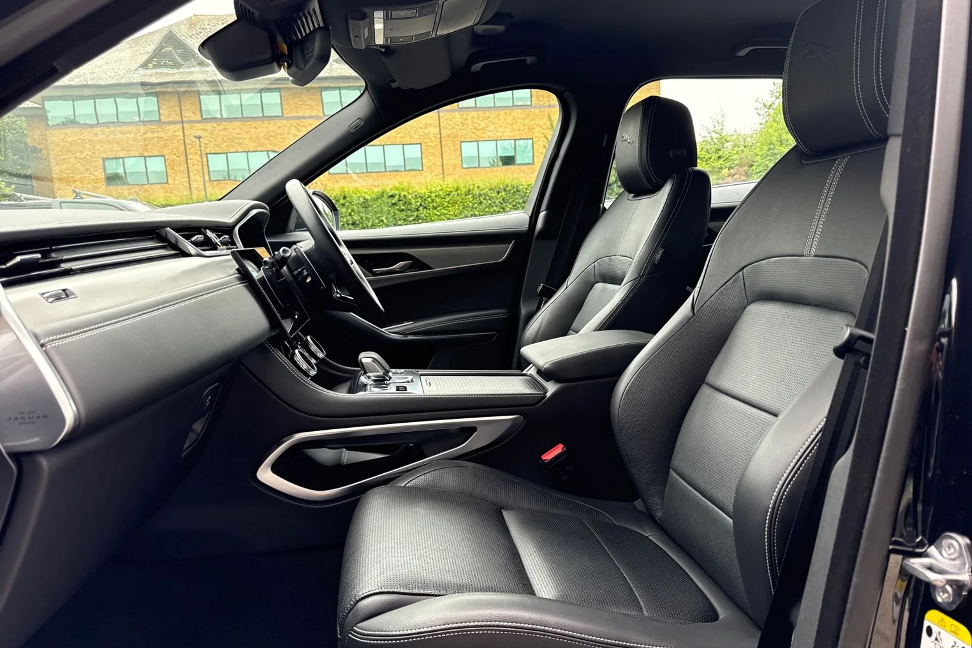 Jaguar F-Pace thumbnail image number 45