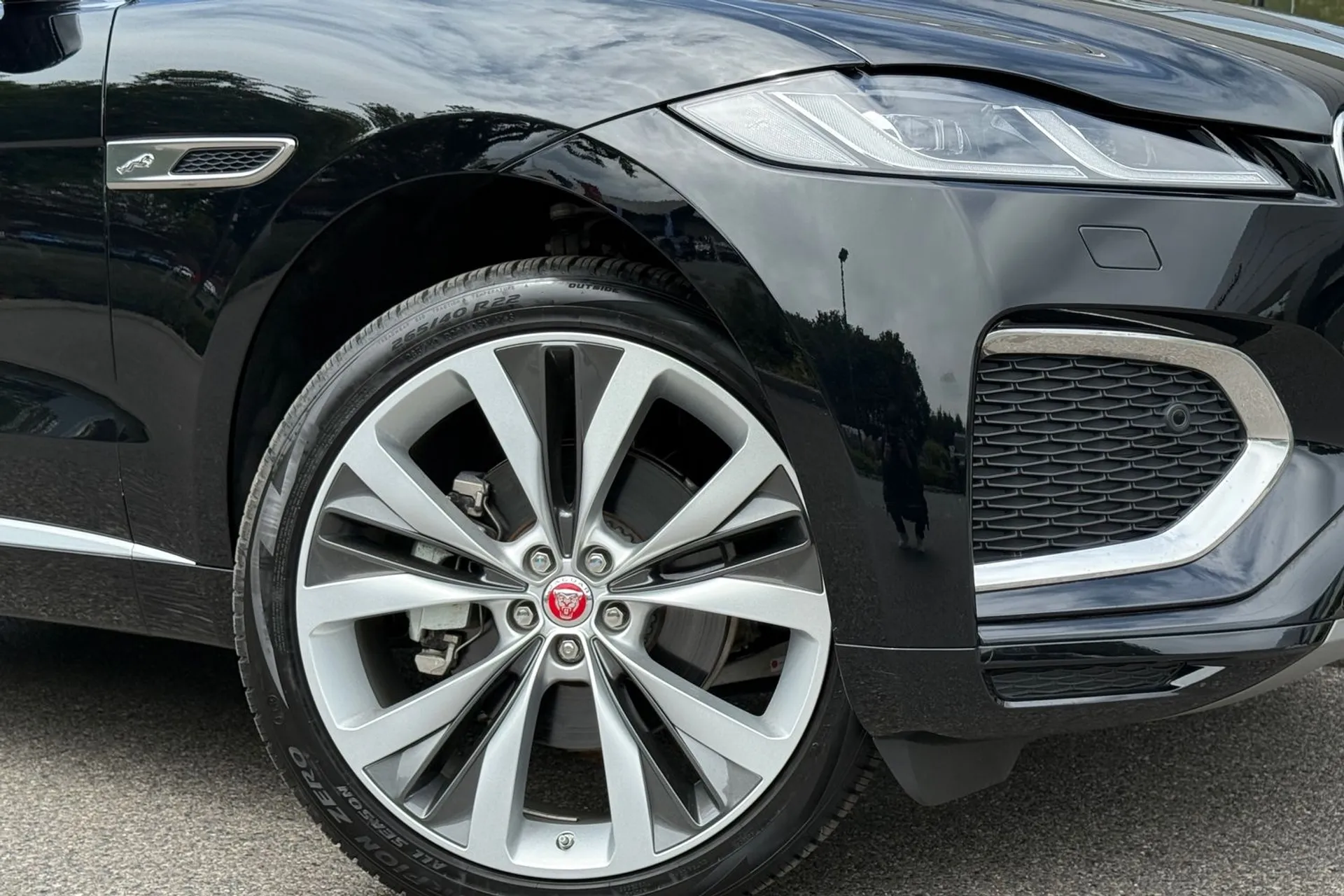 Jaguar F-Pace thumbnail image number 9