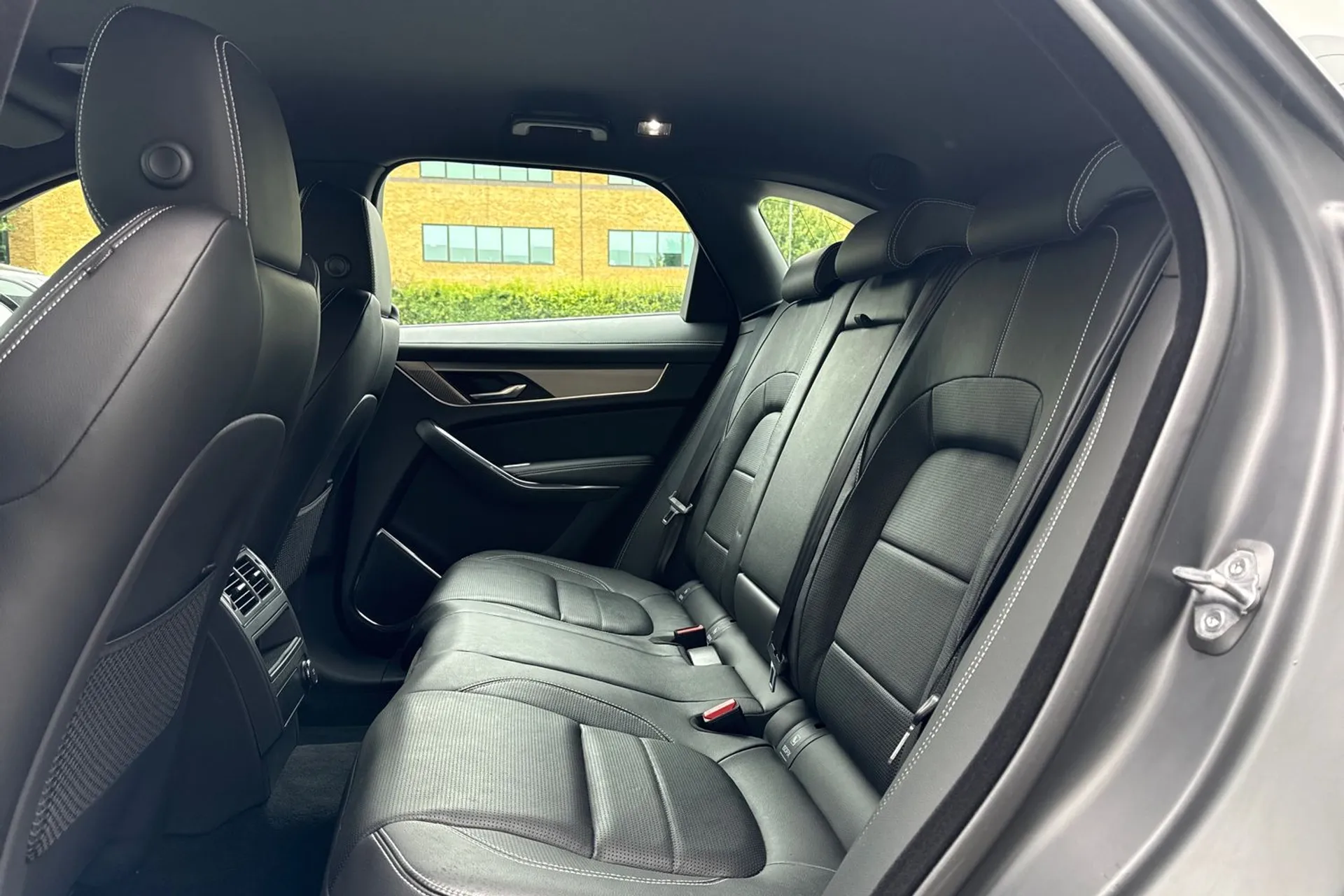 Jaguar F-Pace thumbnail image number 41