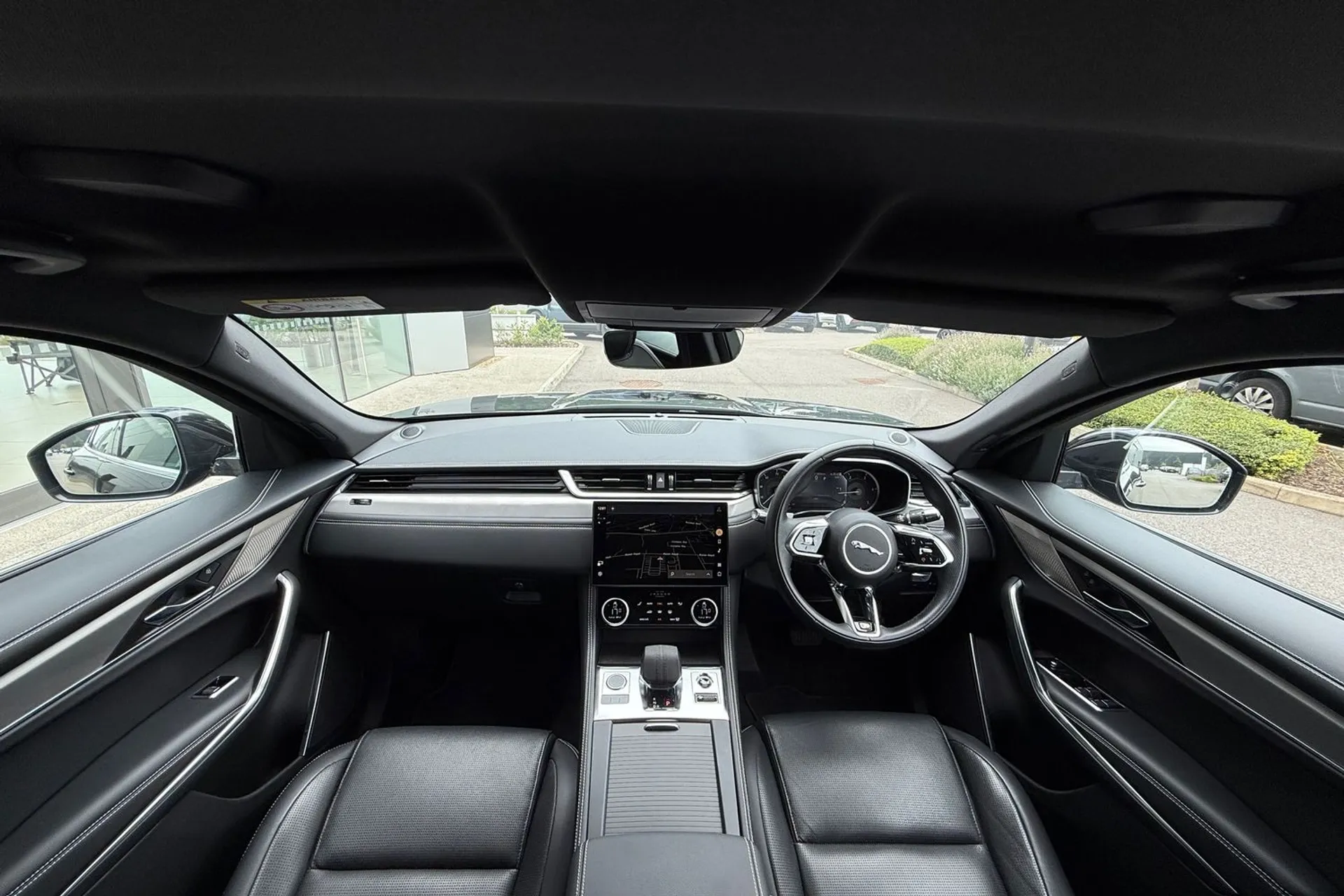 Jaguar F-Pace thumbnail image number 3