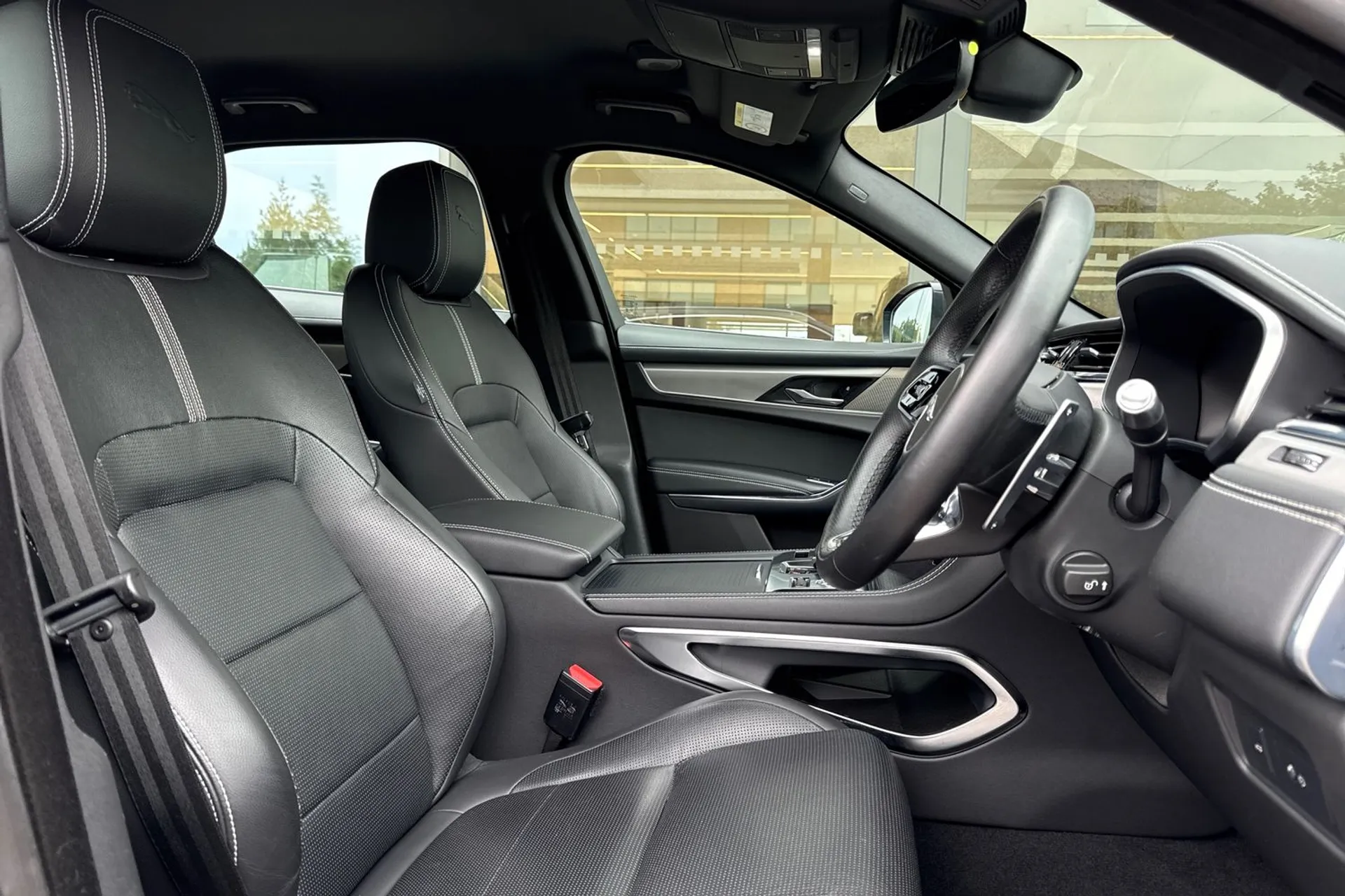Jaguar F-Pace thumbnail image number 43