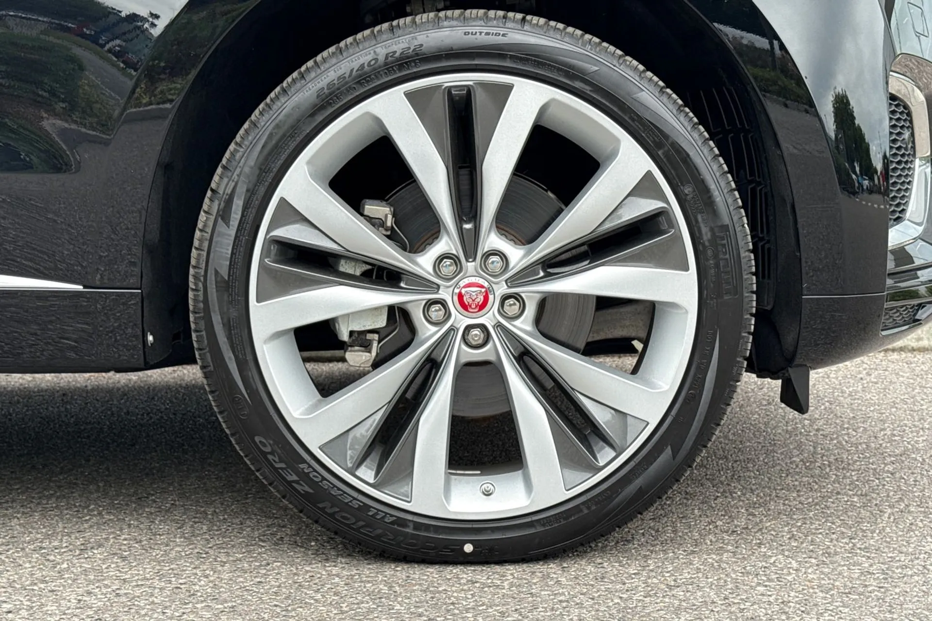 Jaguar F-Pace thumbnail image number 17