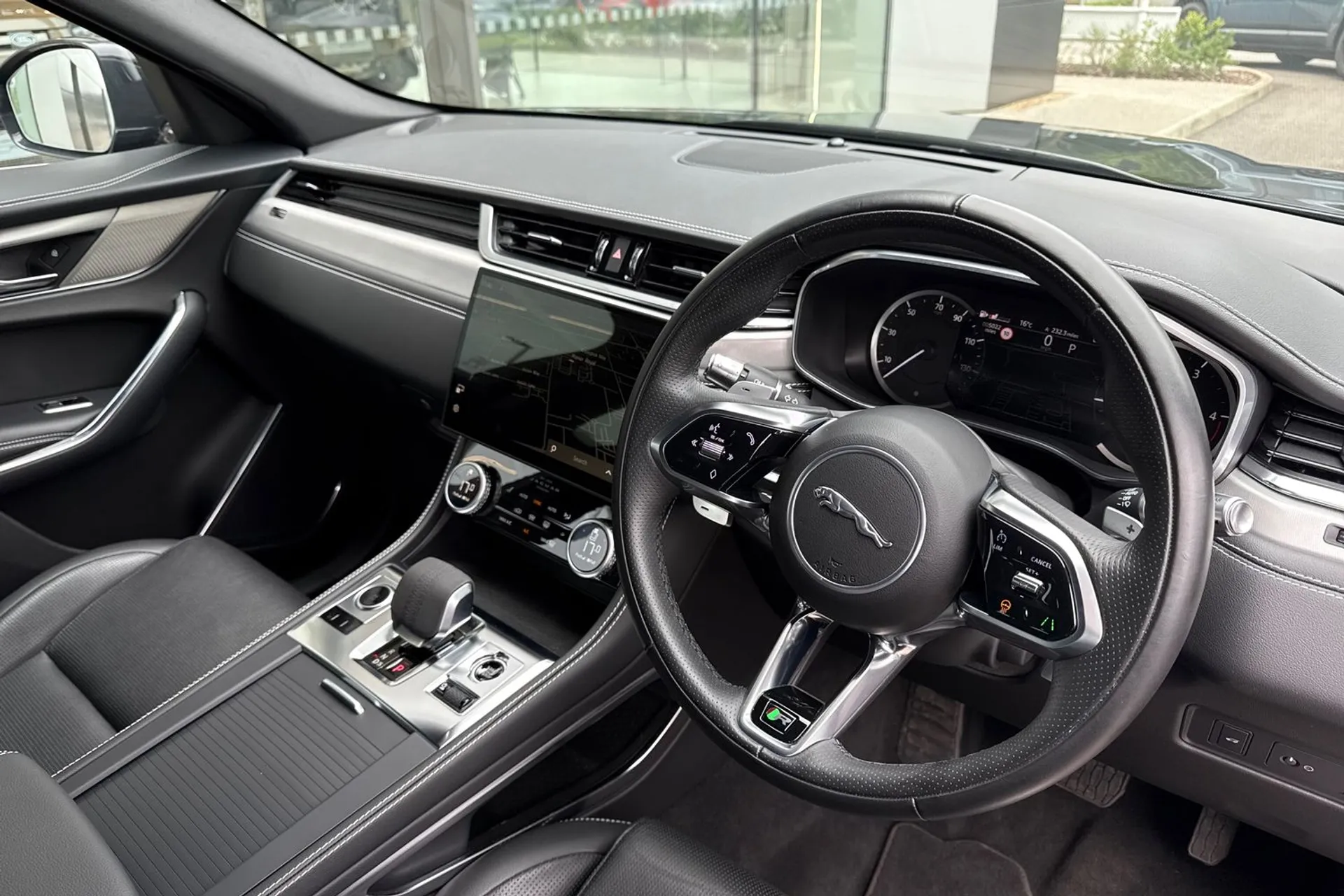 Jaguar F-Pace thumbnail image number 42