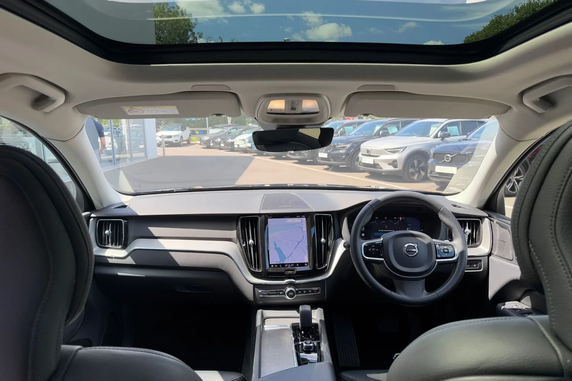 Volvo XC60 thumbnail image number 3