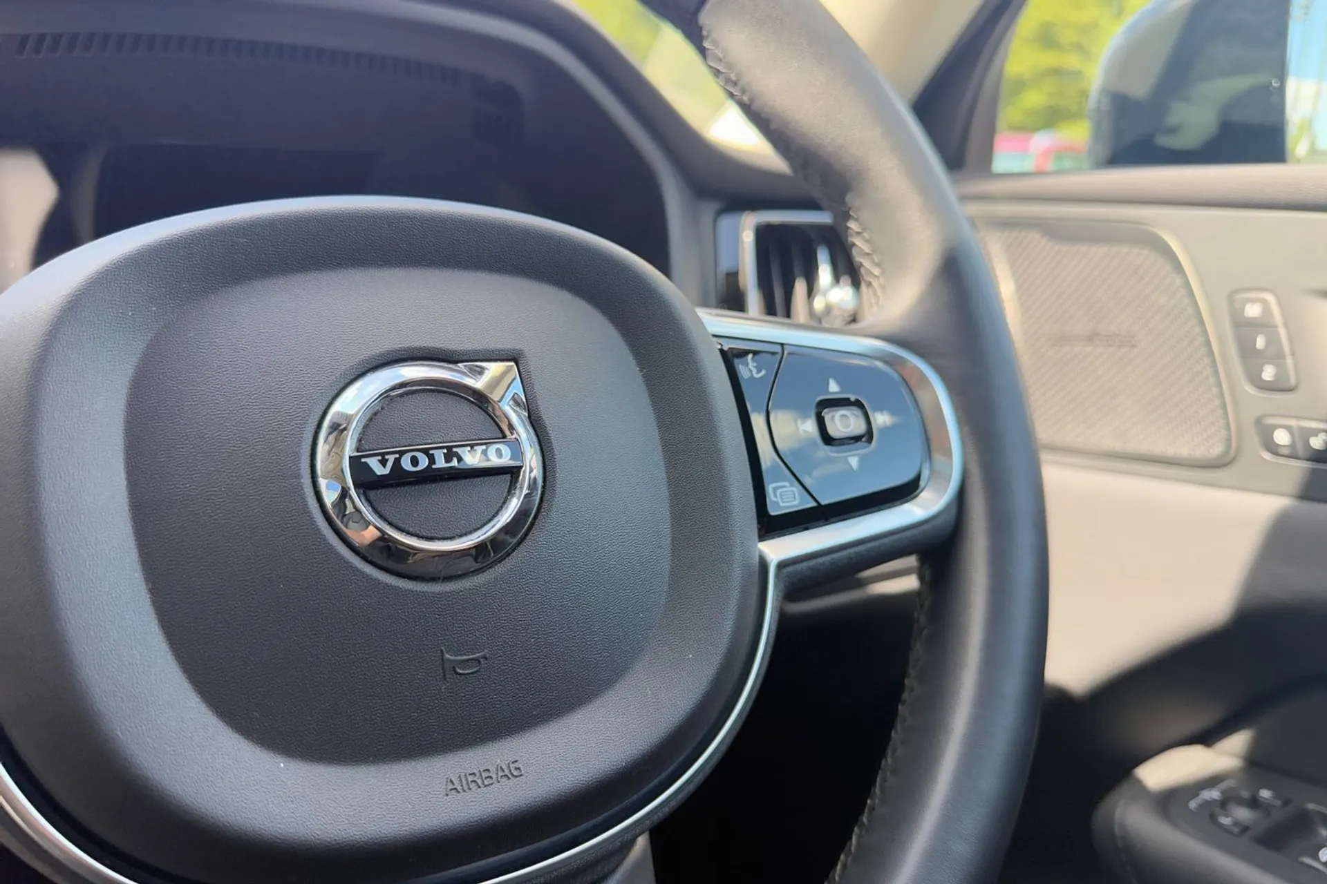 Volvo XC60 thumbnail image number 36