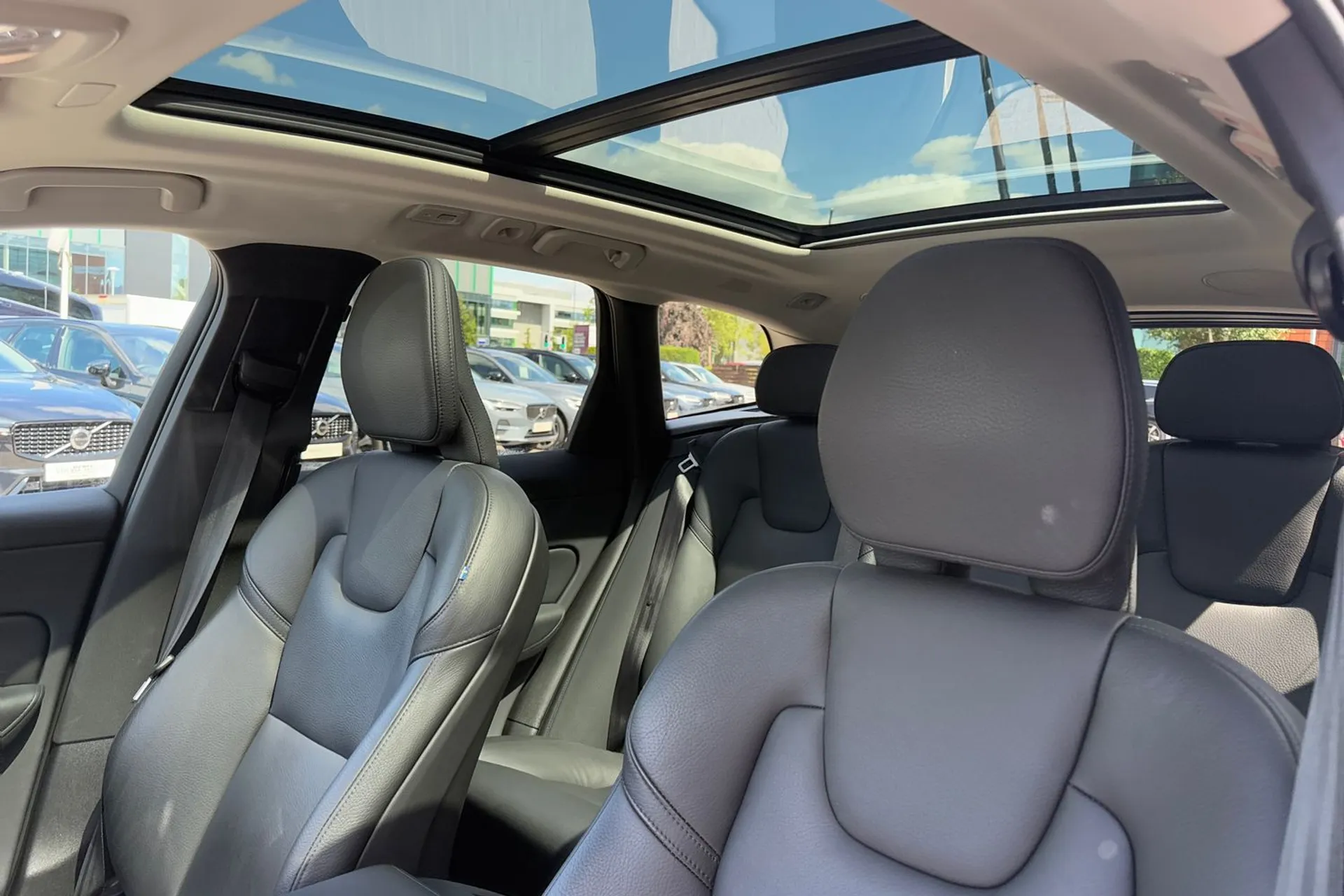 Volvo XC60 thumbnail image number 28