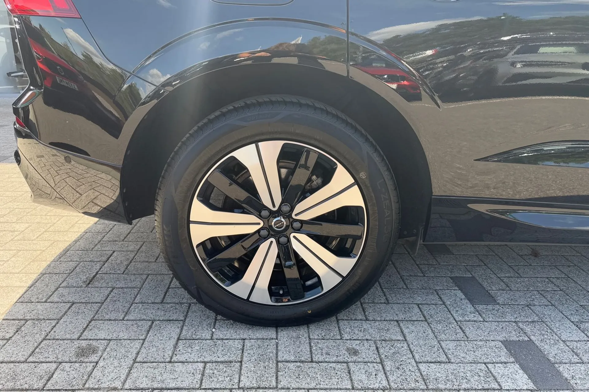 Volvo XC60 thumbnail image number 13