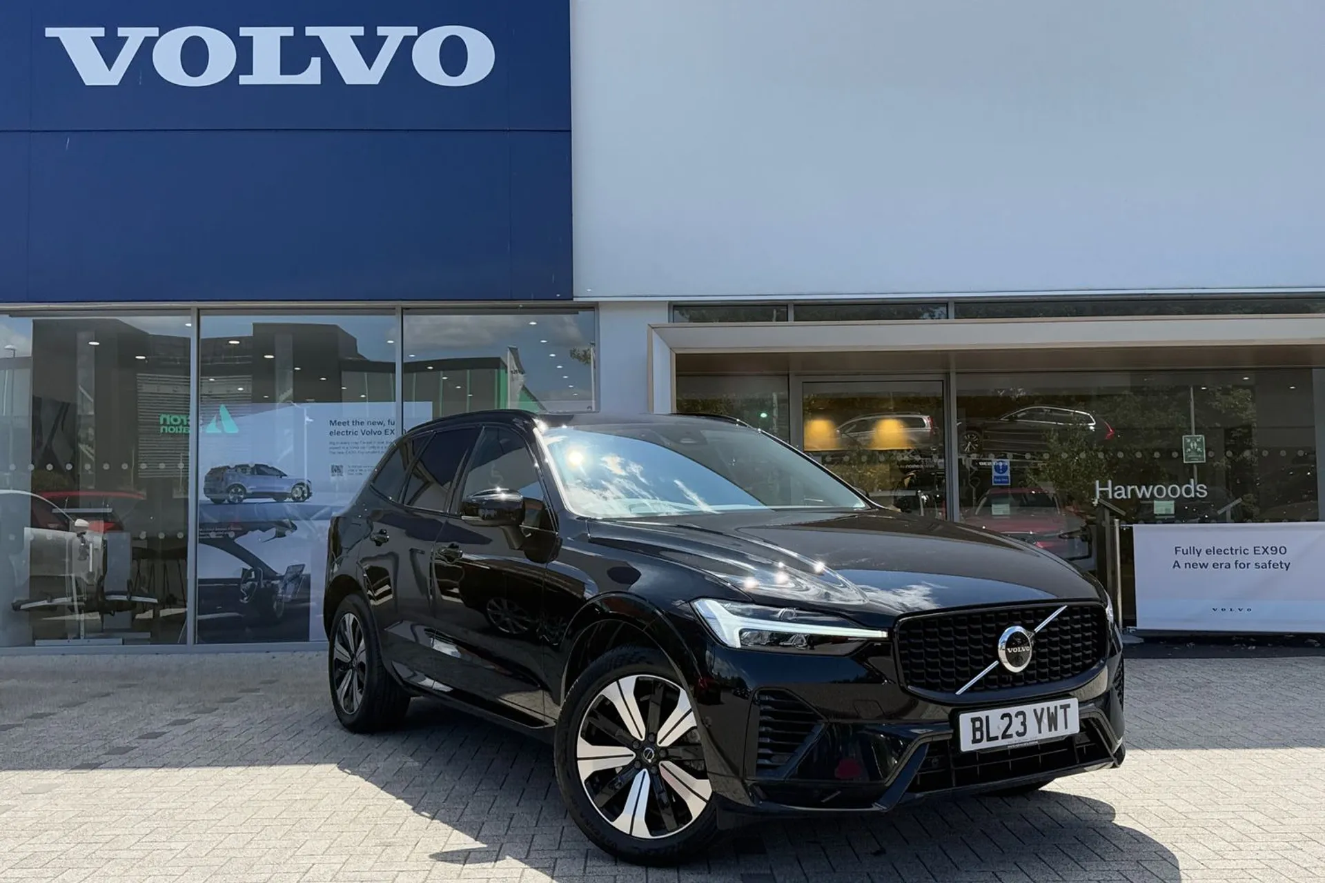 Volvo XC60 focused image