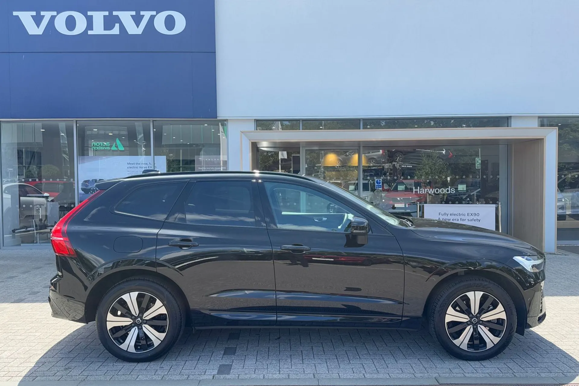 Volvo XC60 thumbnail image number 2