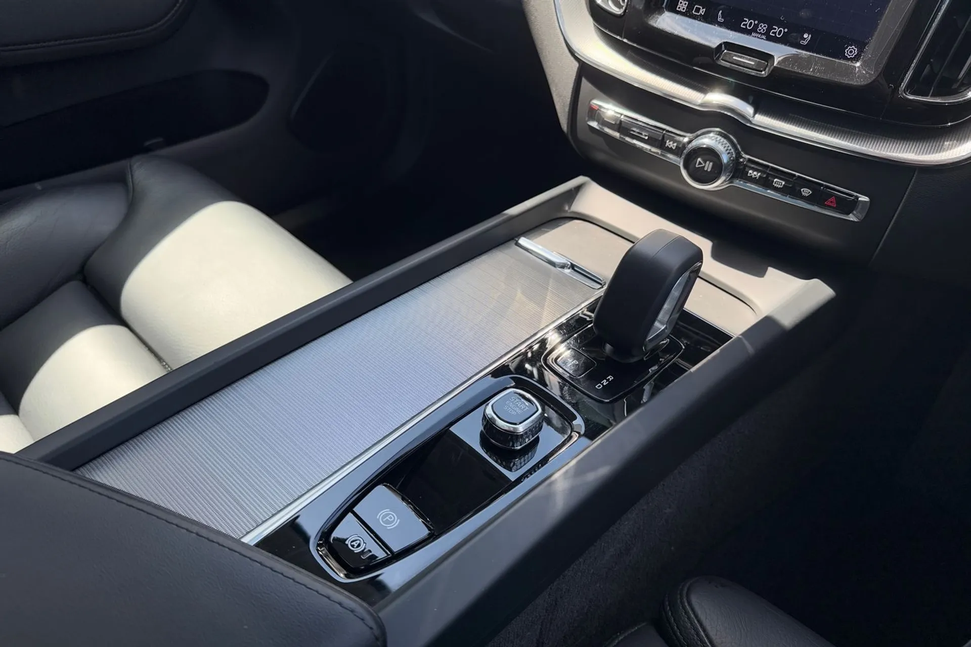 Volvo XC60 thumbnail image number 44