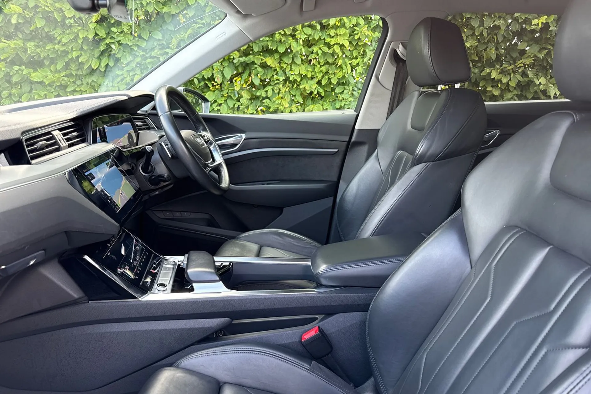Audi e-tron thumbnail image number 29