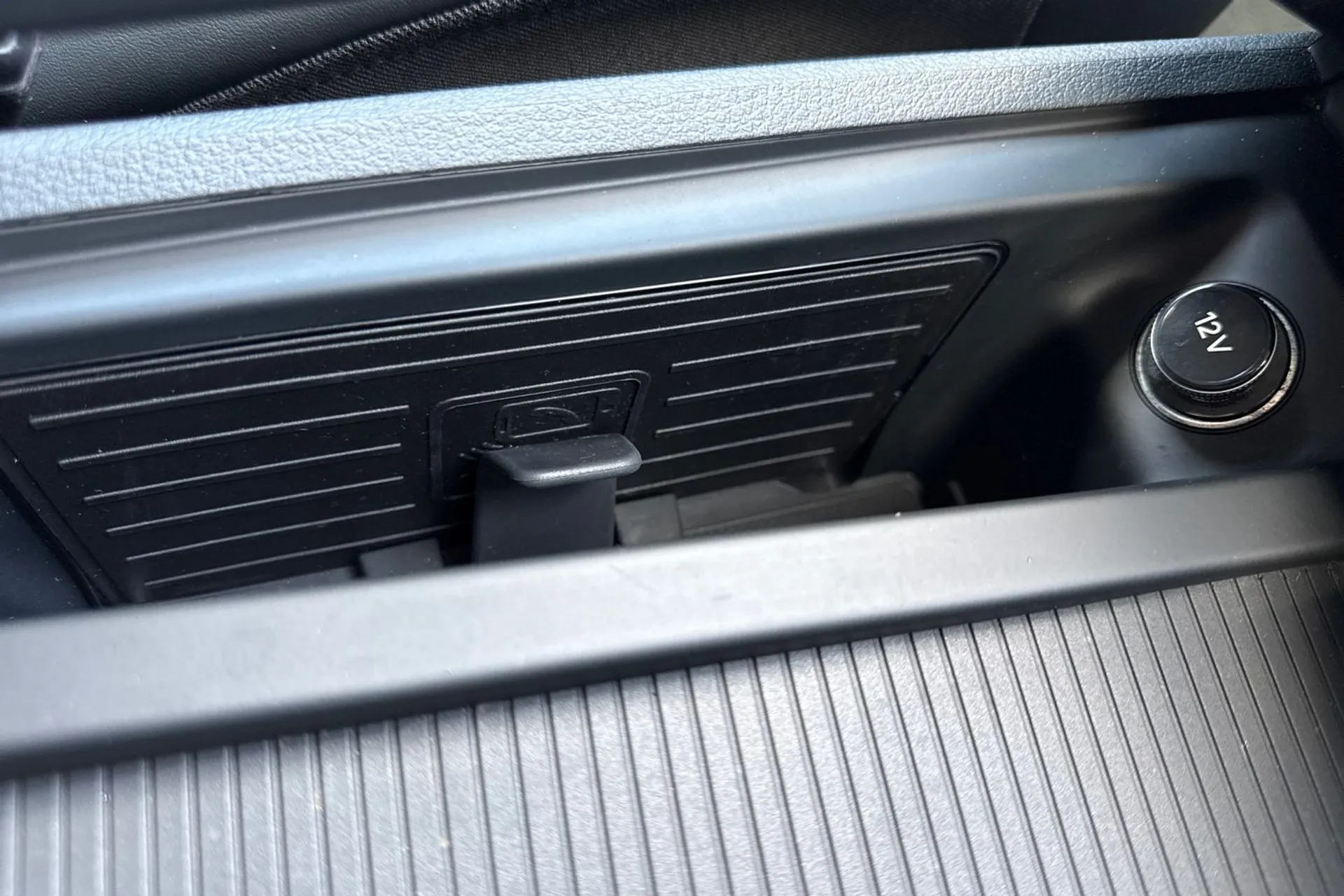 Audi e-tron thumbnail image number 31