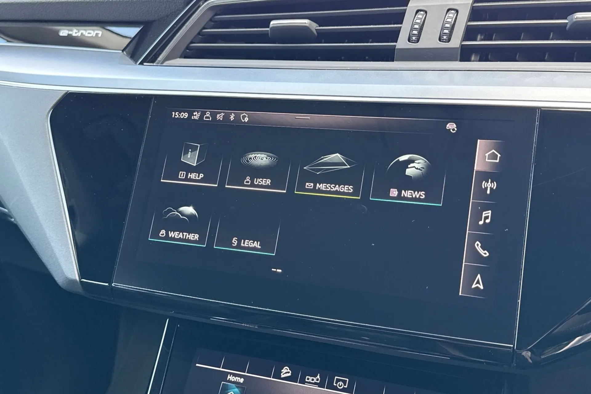Audi e-tron thumbnail image number 37