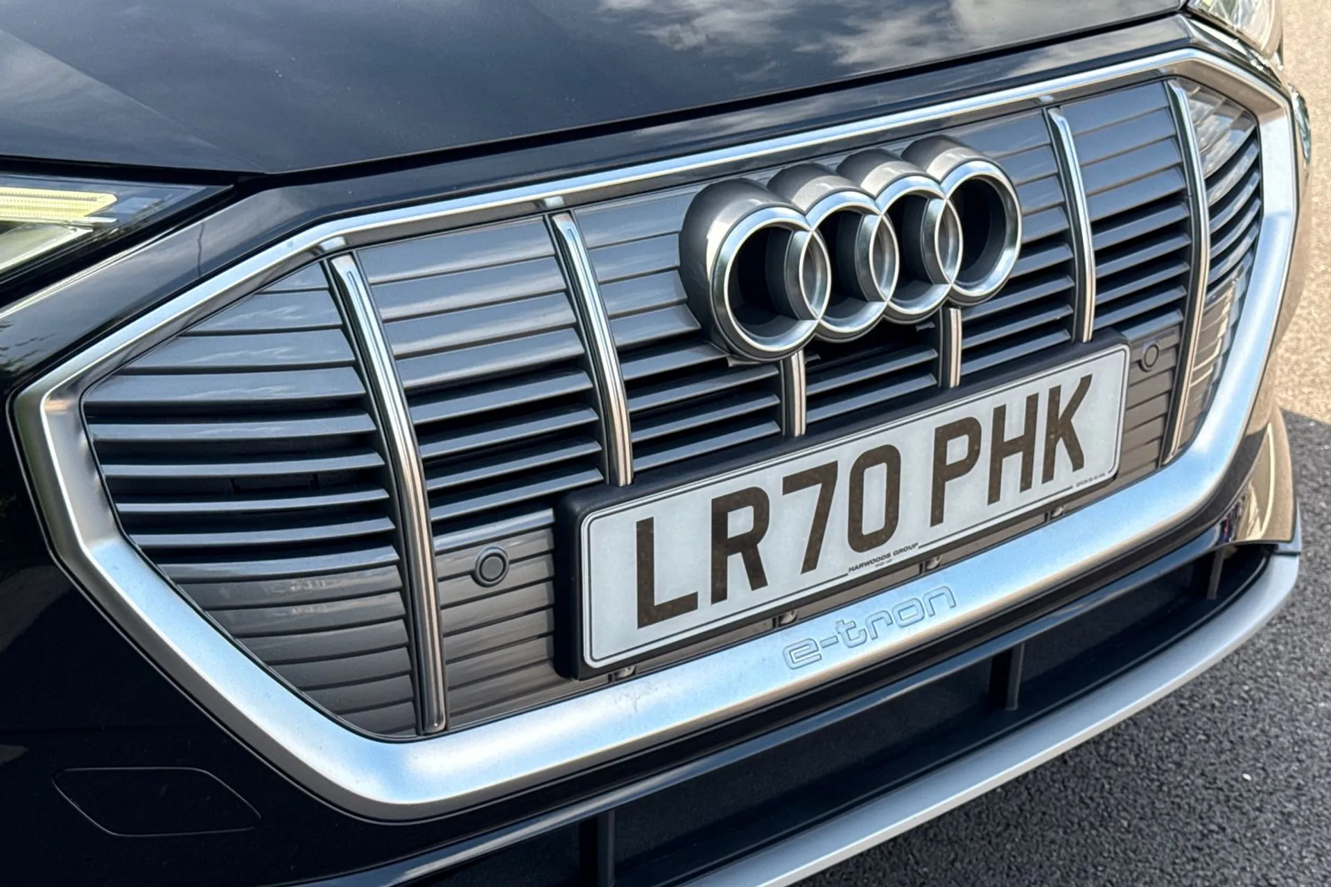 Audi e-tron thumbnail image number 17