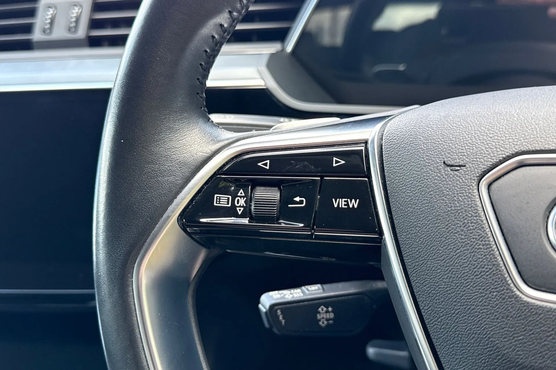 Audi e-tron thumbnail image number 42