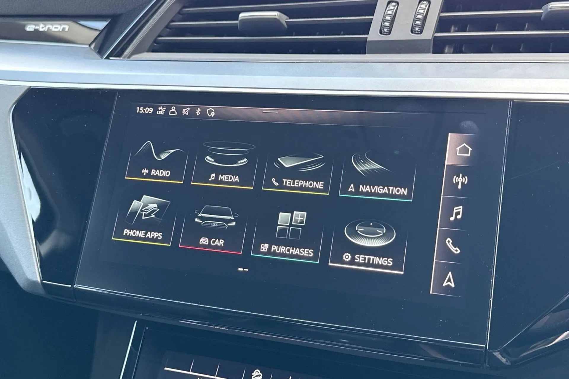Audi e-tron thumbnail image number 35