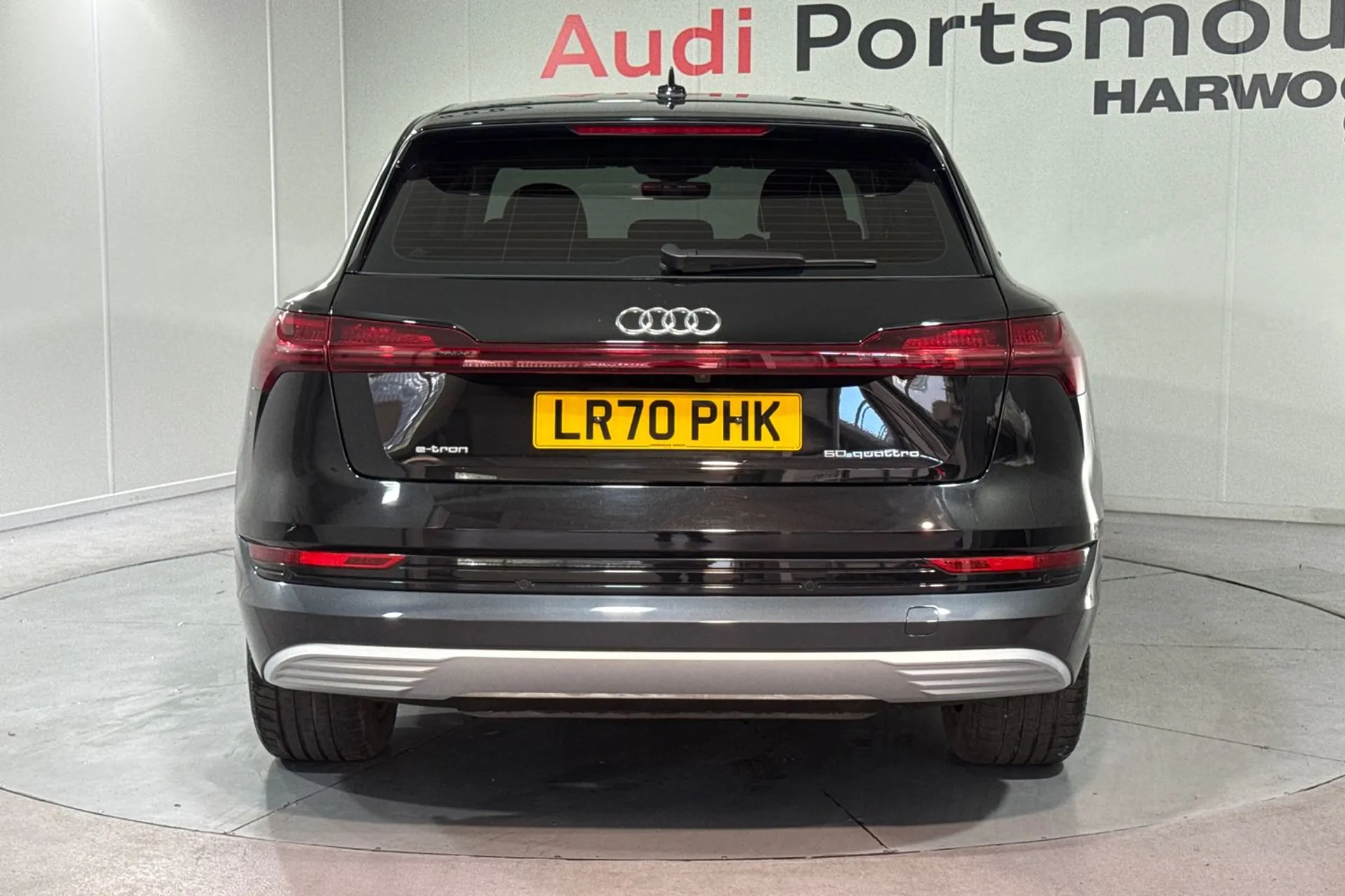 Audi e-tron thumbnail image number 7