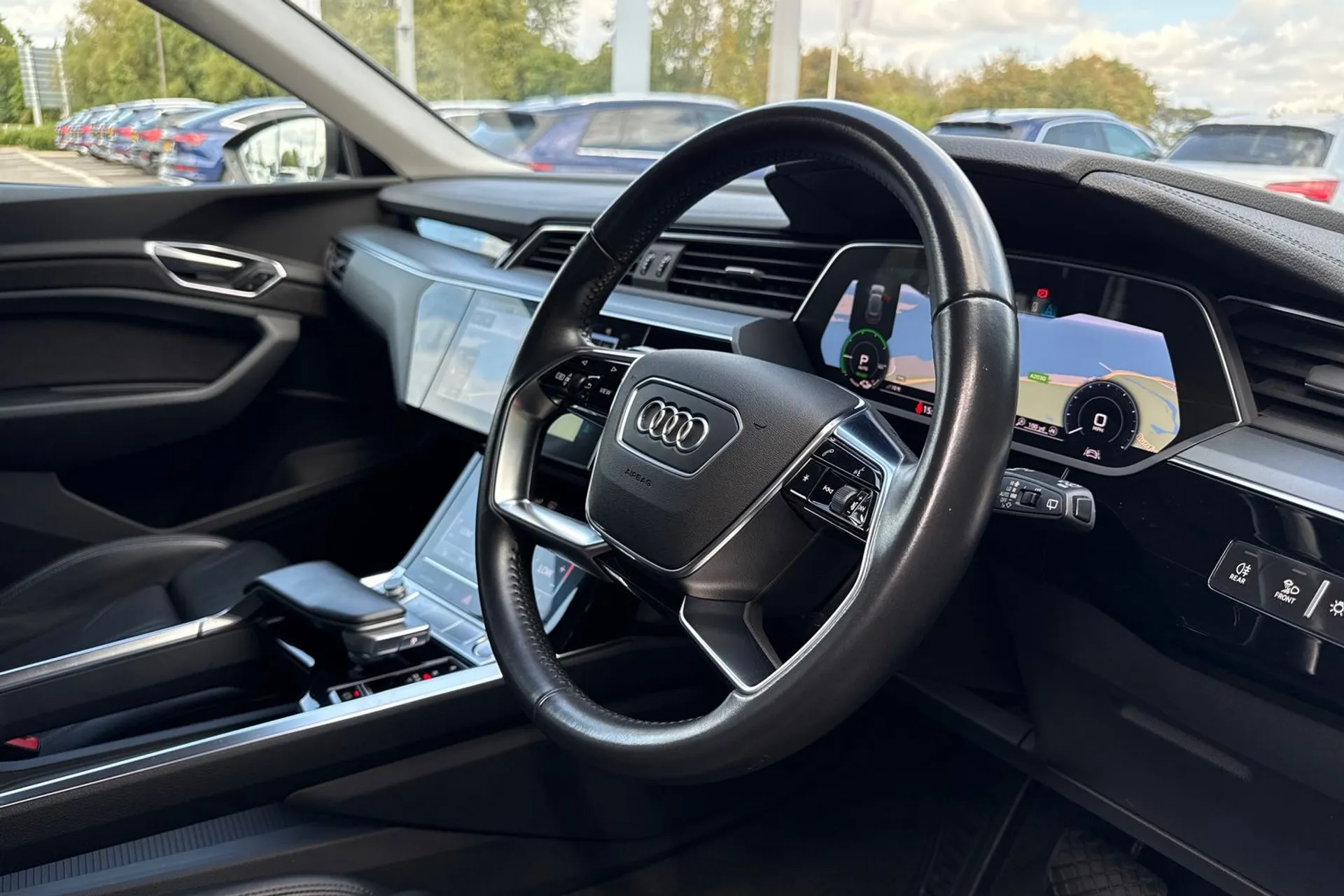 Audi e-tron thumbnail image number 26