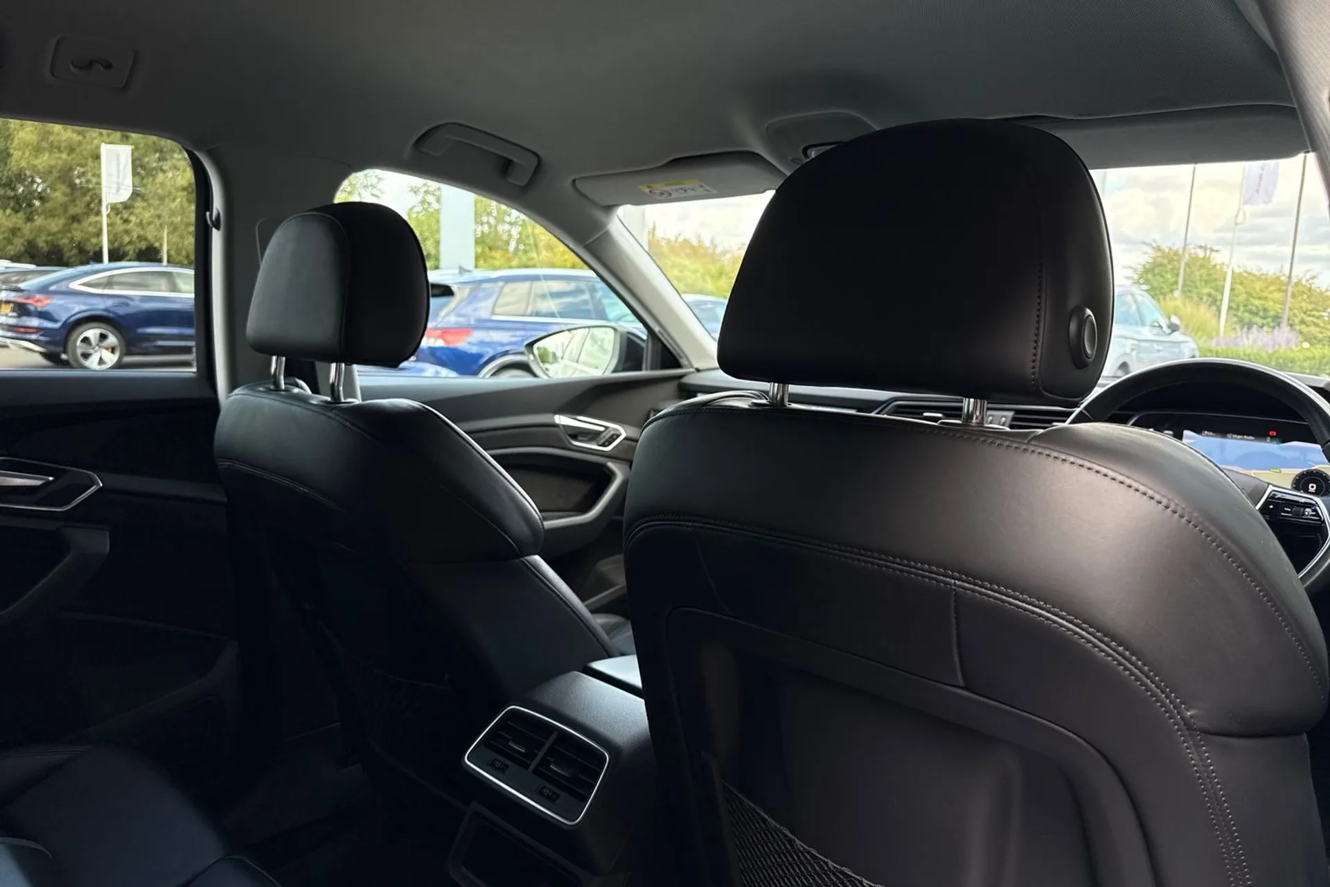 Audi e-tron thumbnail image number 23