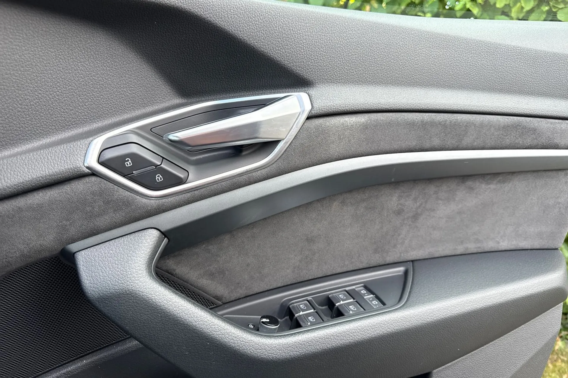 Audi e-tron thumbnail image number 44