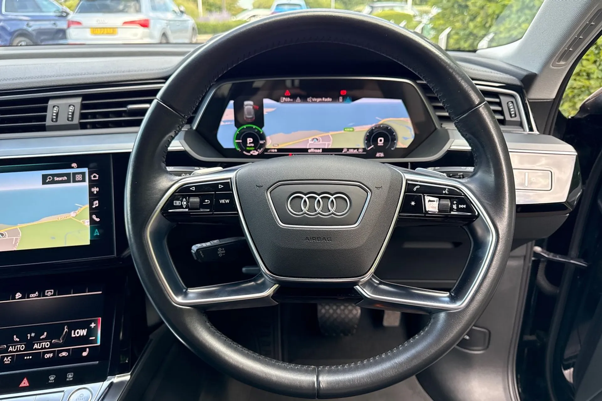 Audi e-tron thumbnail image number 40
