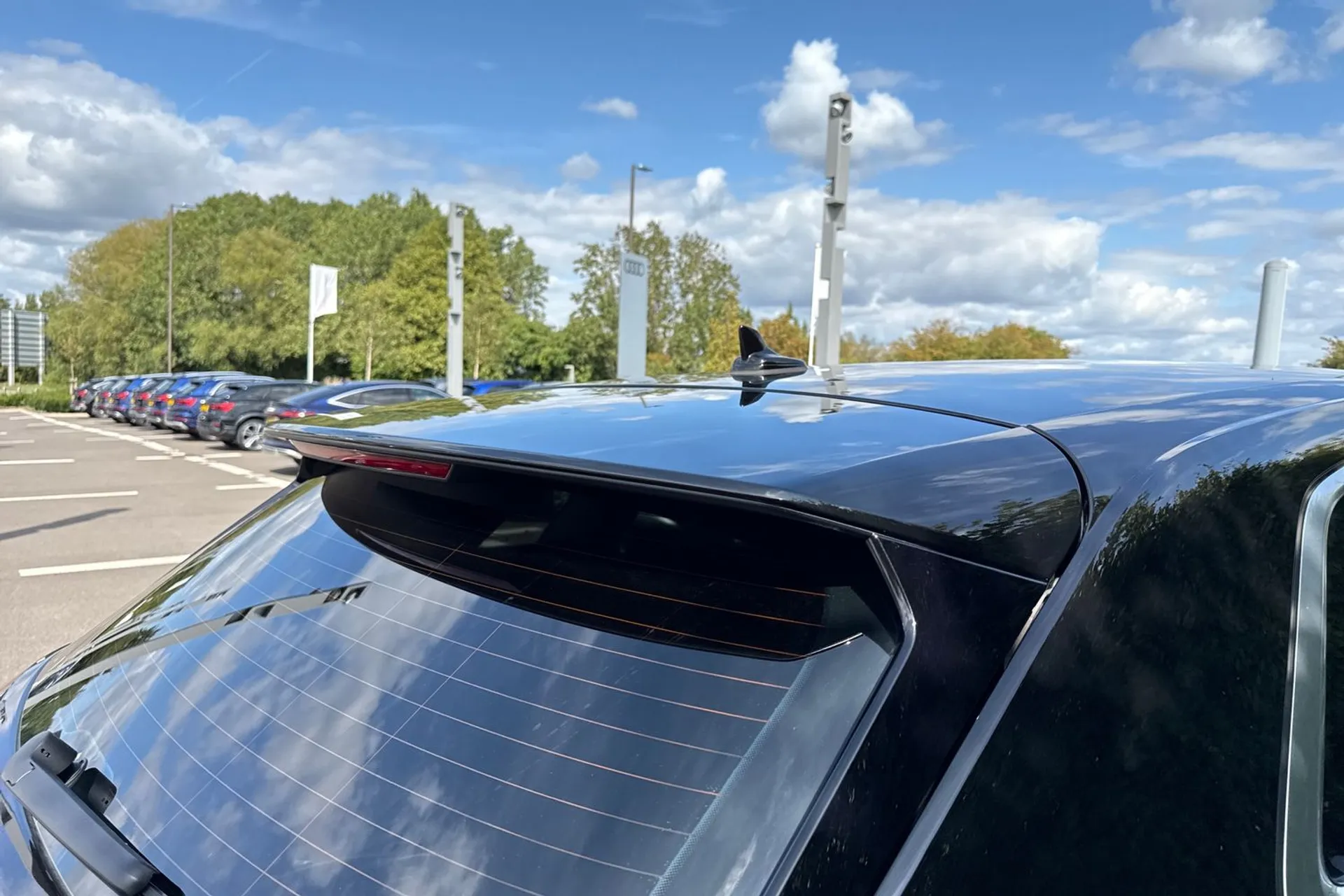 Audi e-tron thumbnail image number 14