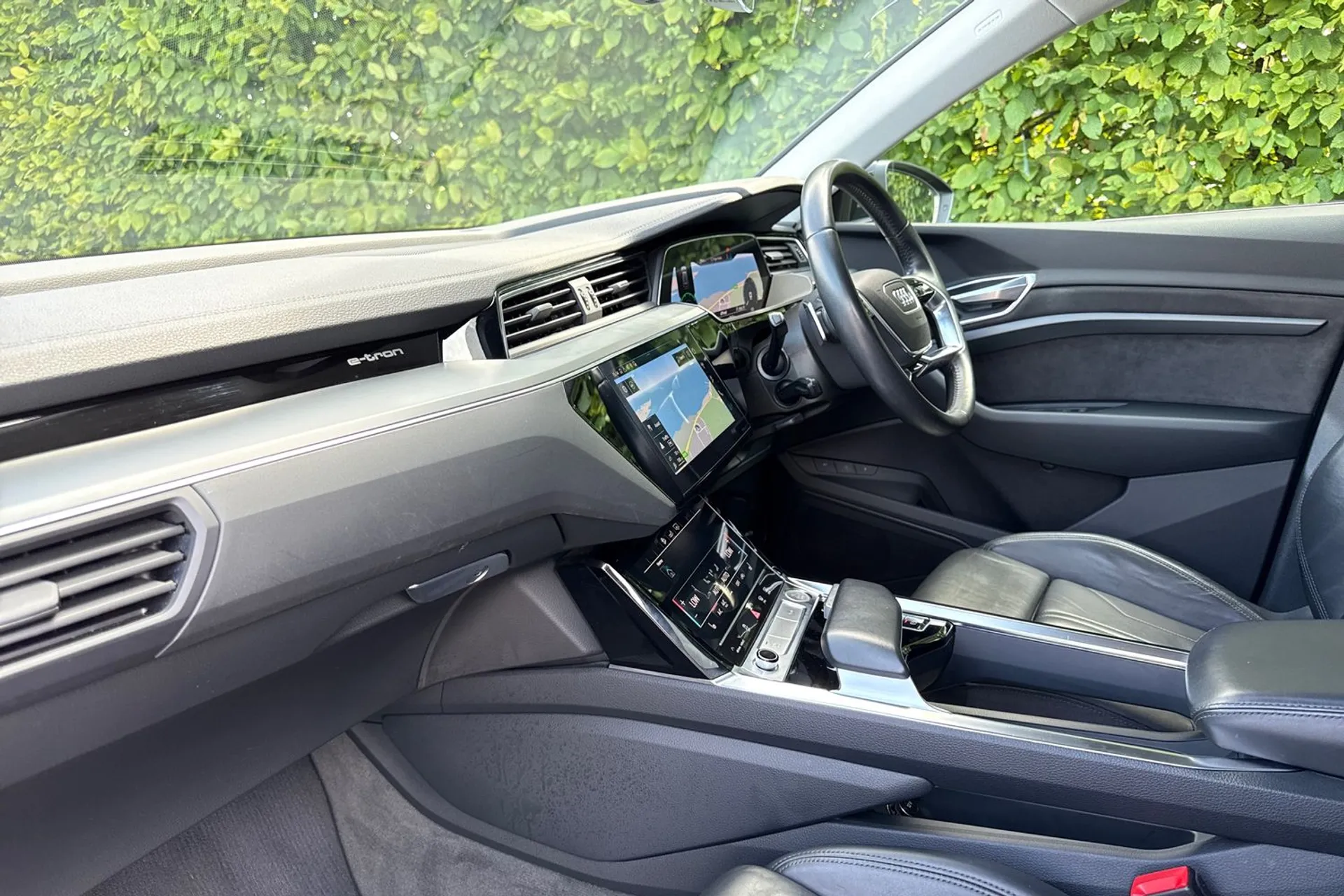 Audi e-tron thumbnail image number 27