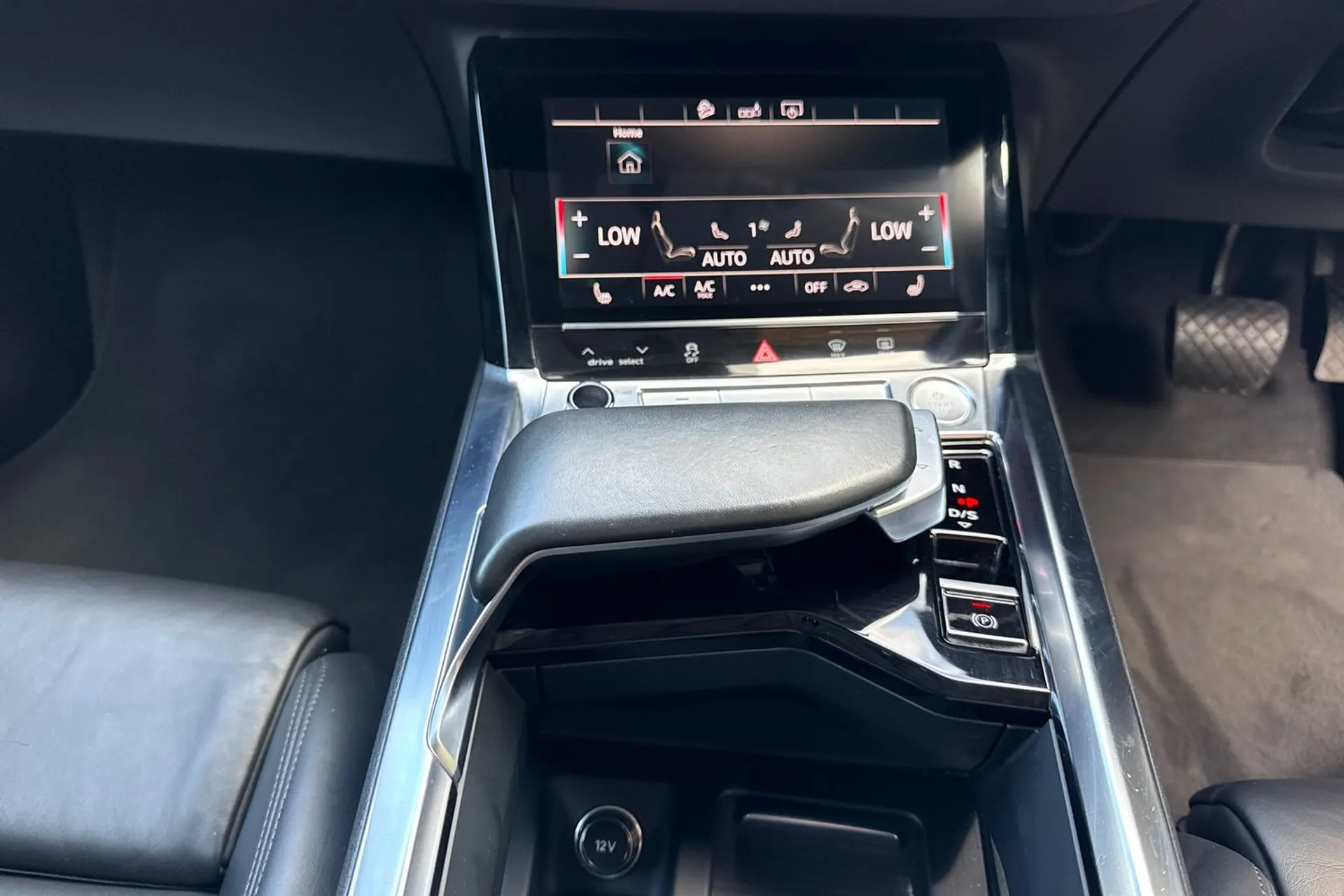 Audi e-tron thumbnail image number 41